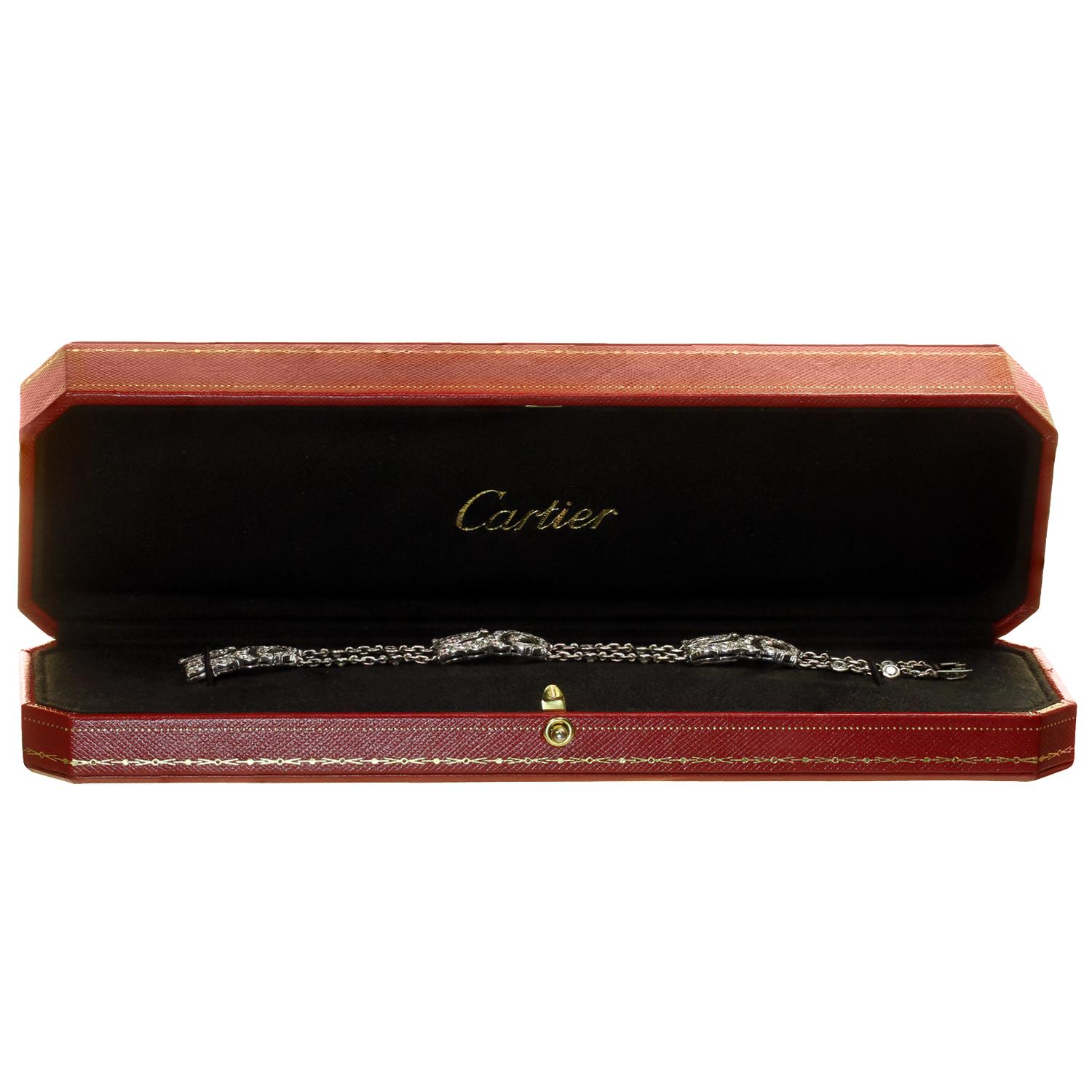 Cartier Diamond Smaragd Weißgold Dragon Armband im Zustand „Hervorragend“ in New York, NY