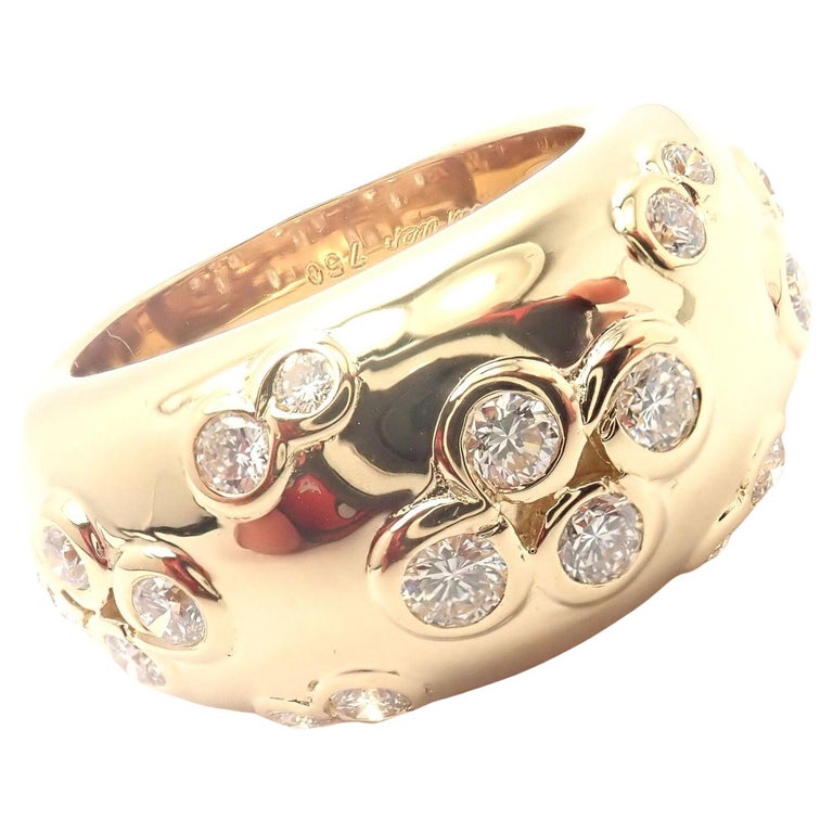 Bague à anneau en or jaune épais ornée d'une fleur de diamant Cartier En  vente sur 1stDibs