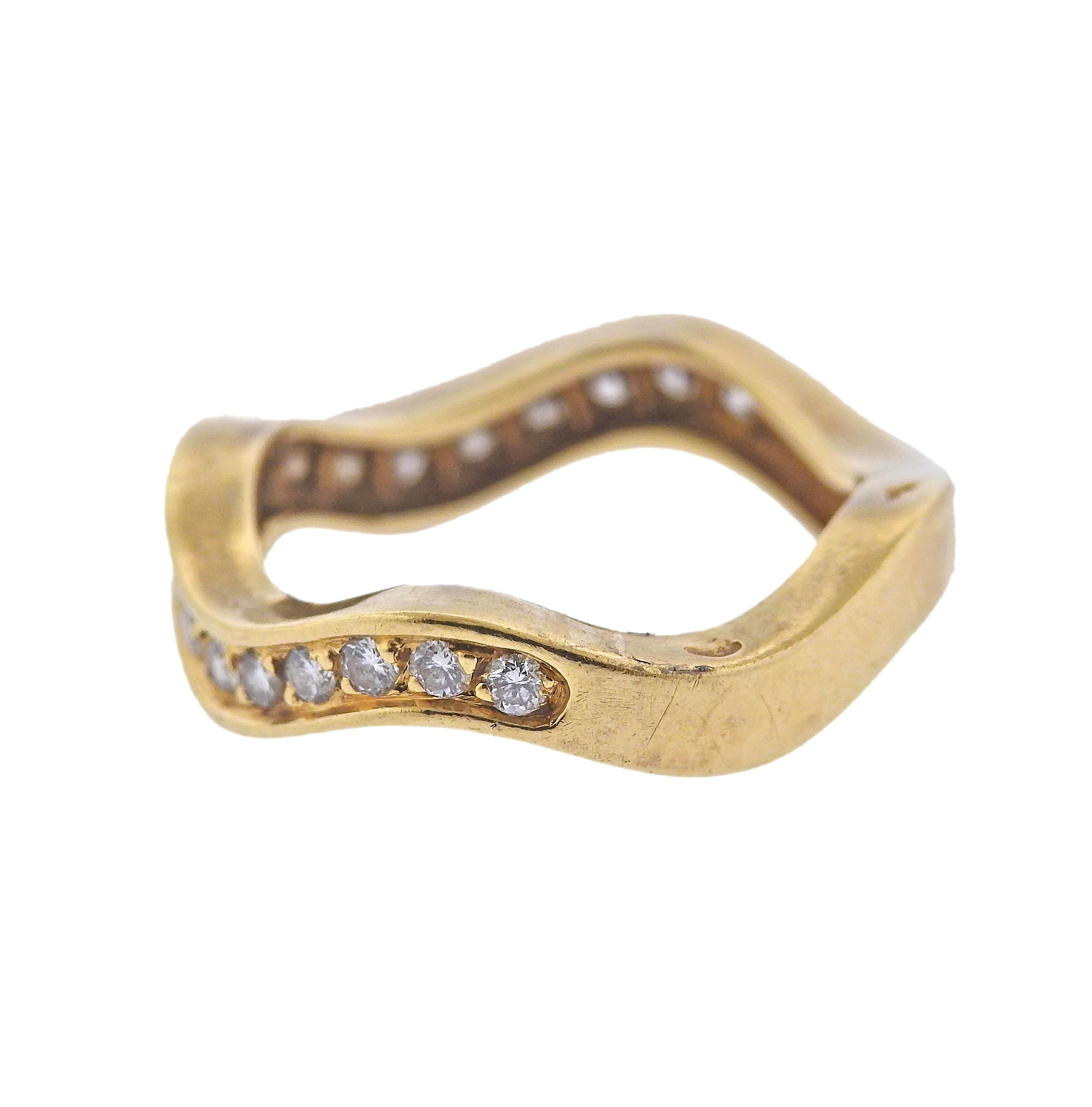 Cartier: Gold Wave Band-Ring mit Diamanten (Rundschliff) im Angebot
