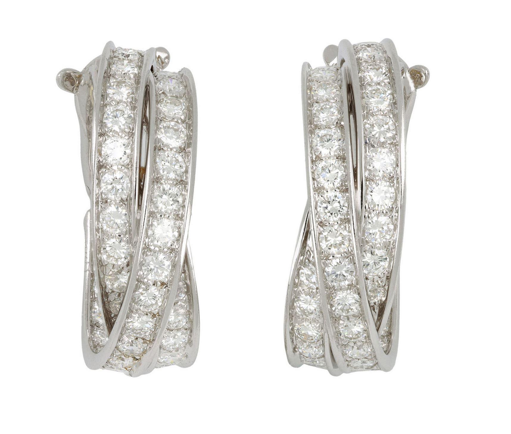 Orecchini a cerchio con diamanti Cartier. Una coppia abbinata, ciascuna con quarantuno diamanti rotondi taglio brillante incastonati in montature a grani aperti sul retro, ottantadue in totale per un peso complessivo di circa 4,95 carati, con un