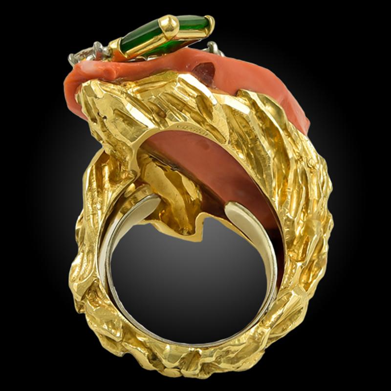 Taille ronde Cartier Paris Bague en or jaune et platine avec diamant, jade, corail et diamants en vente