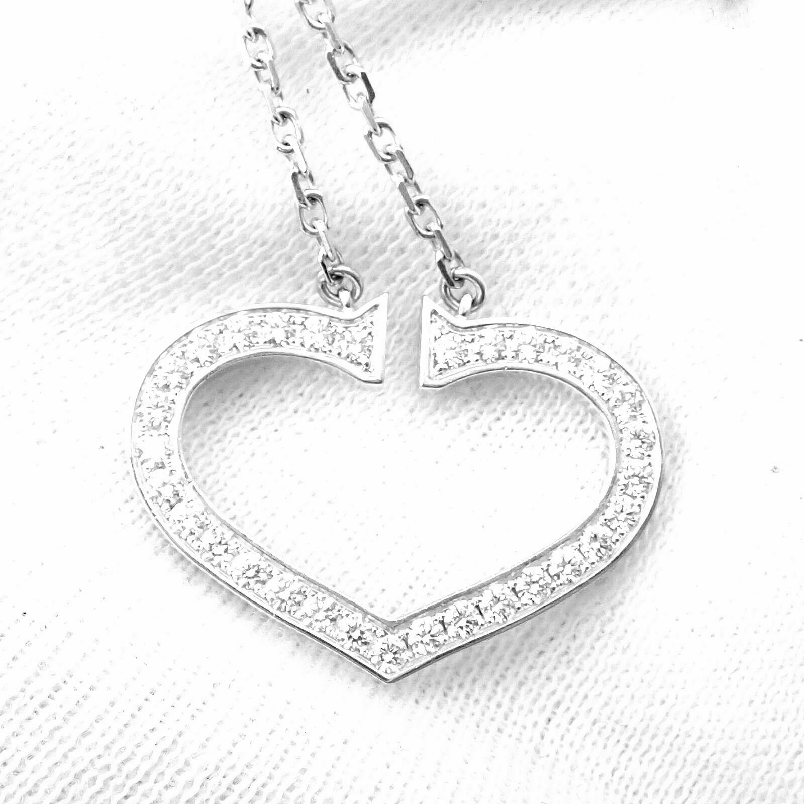 Cartier Collier pendentif grand cœur en or blanc avec diamants en forme de C en vente 3