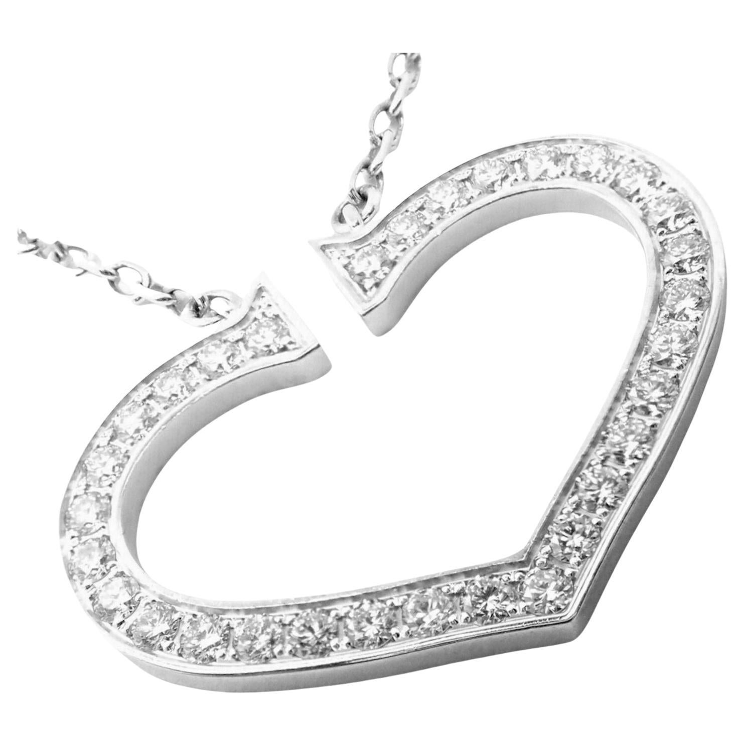 Cartier Collier pendentif grand cœur en or blanc avec diamants en forme de C en vente