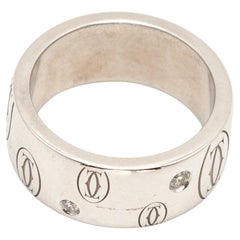 Bague en or blanc 18 carats avec logo en diamant de Cartier