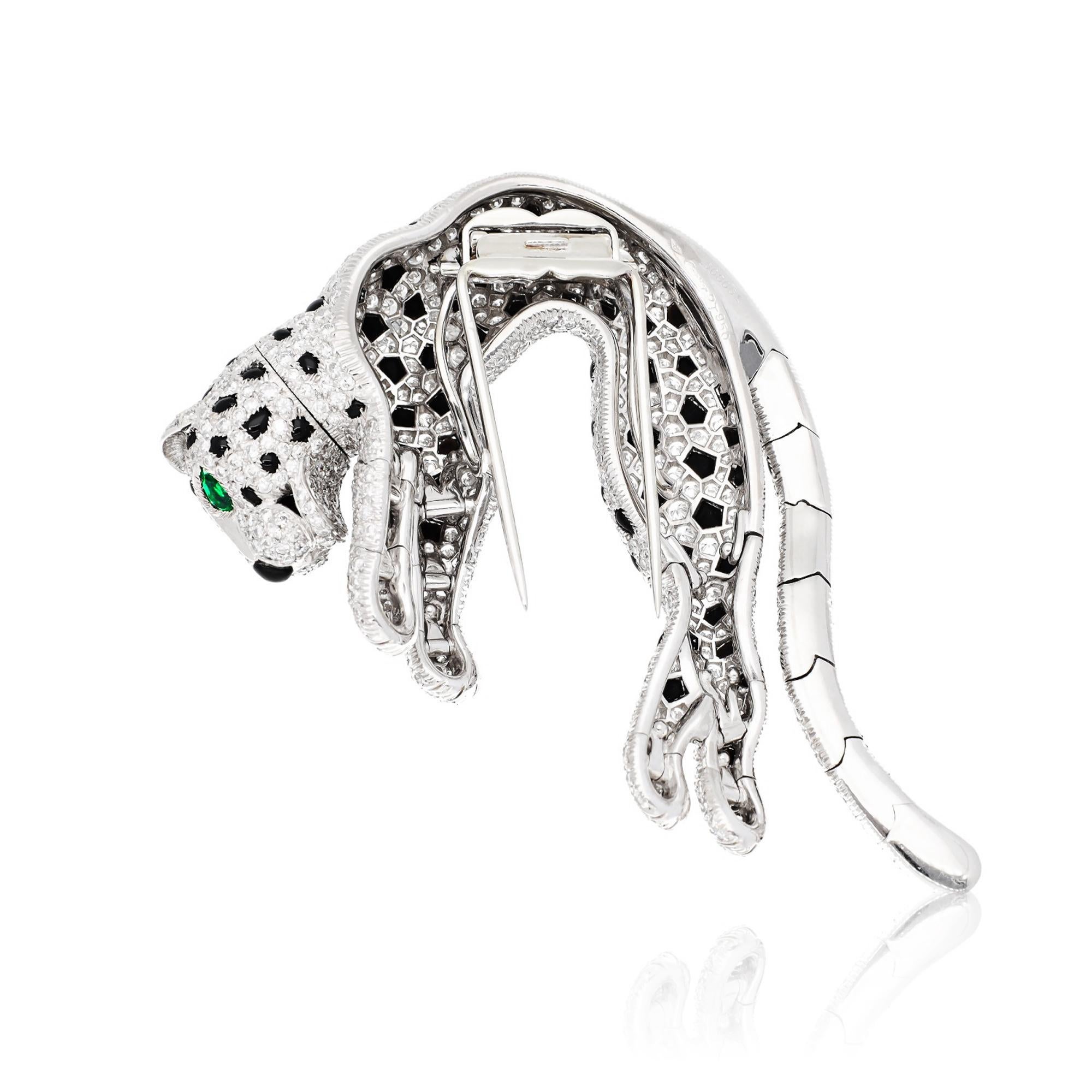 Cartier Spilla a clip con diamante, onice e smeraldo Panthere In condizioni ottime in vendita a New York, NY