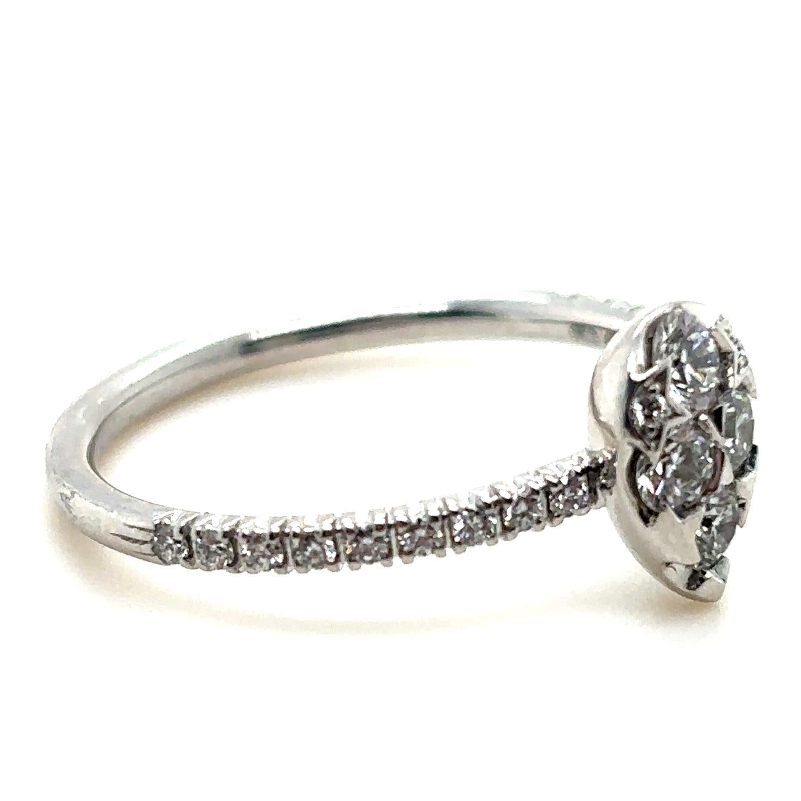 Moderno Anello Cartier con diamante a forma di pera in oro bianco 18 carati in vendita