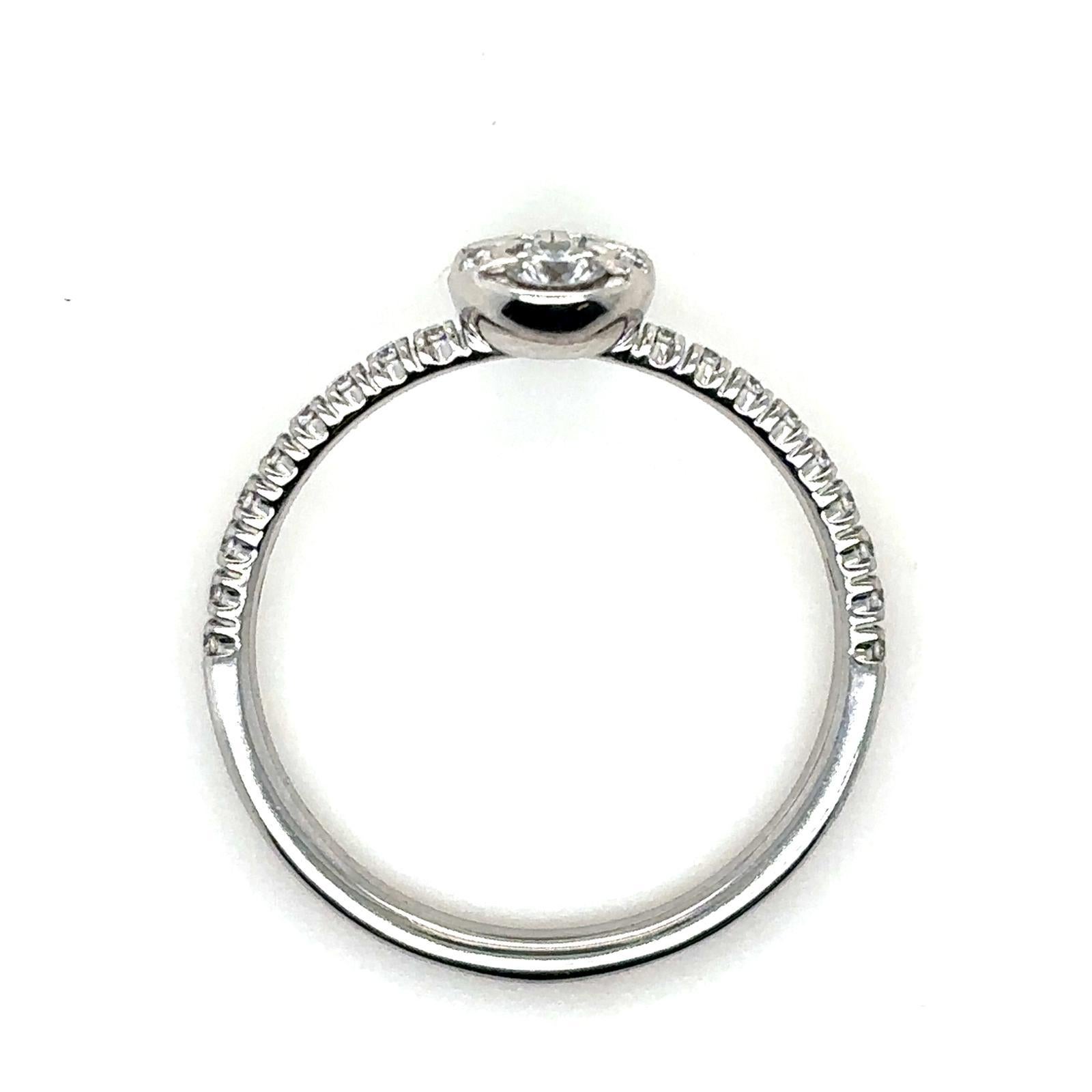 Anello Cartier con diamante a forma di pera in oro bianco 18 carati in vendita 3