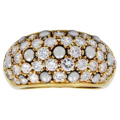 Anillo Cartier de diamantes y perlas en oro amarillo de 18 quilates