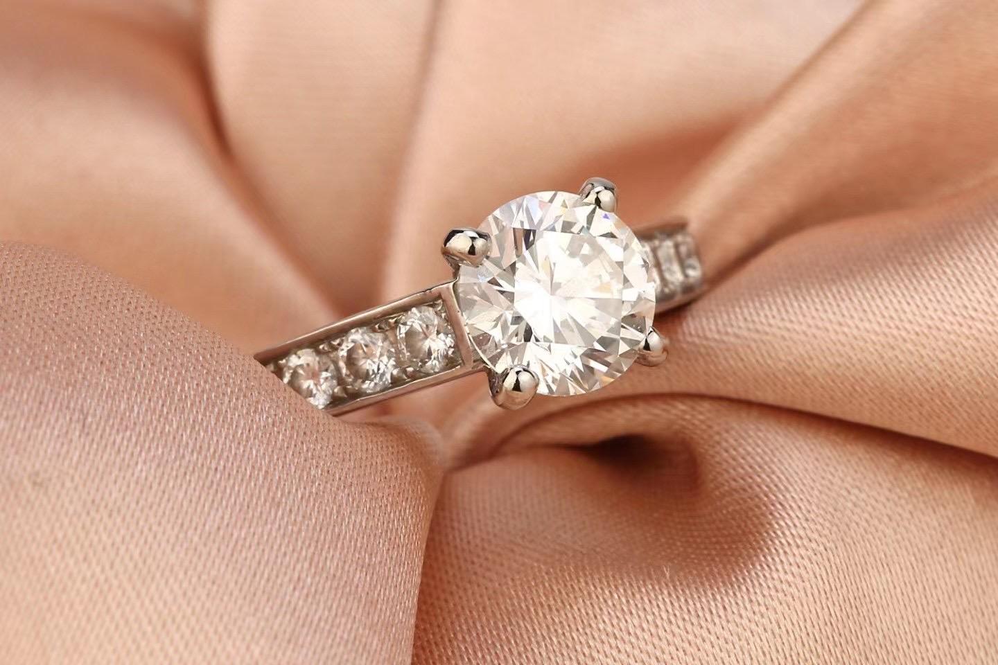 engagement rings cartier