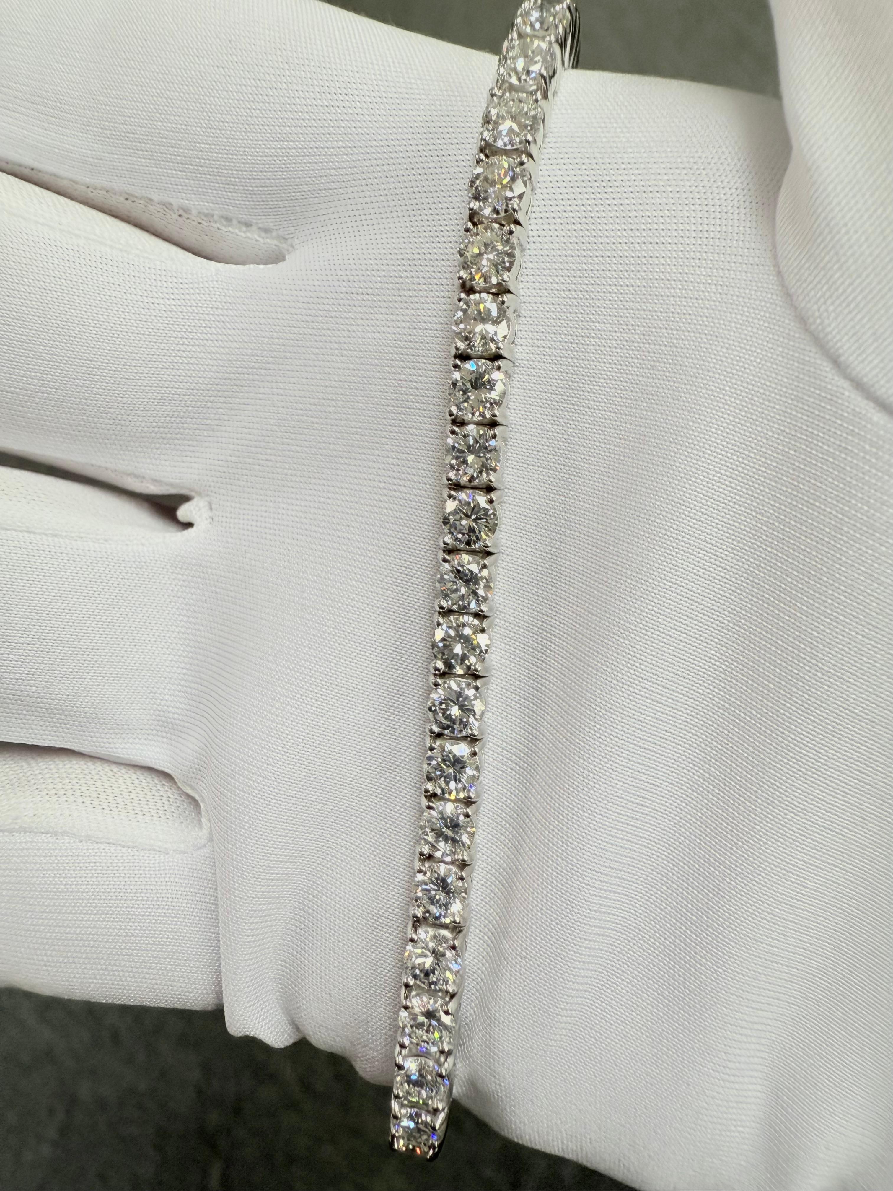 Cartier Diamond Platinum Tennis Bracelet 6 5/8” Long en venta 4