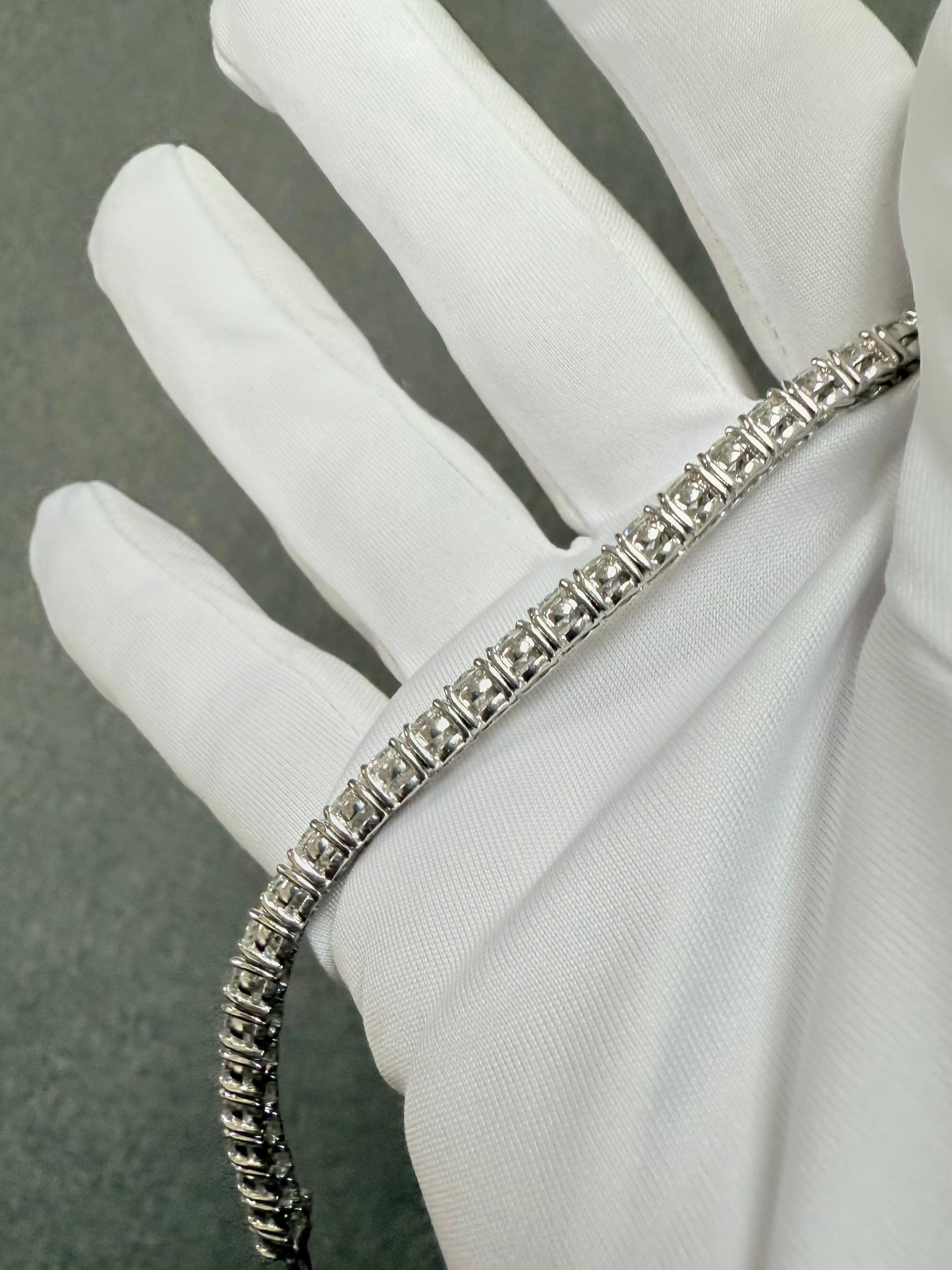 Cartier Diamond Platinum Tennis Bracelet 6 5/8” Long en venta 5
