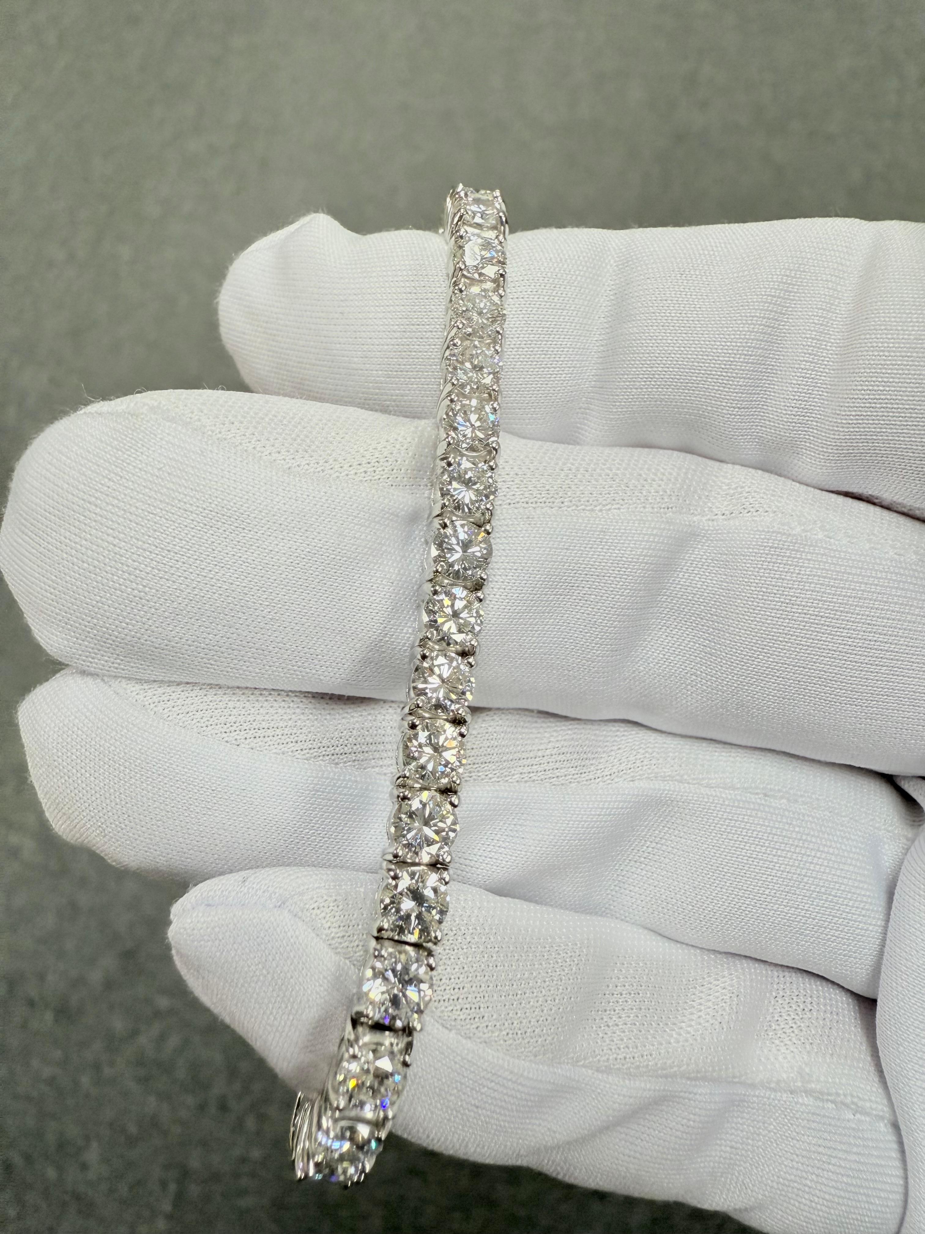 Cartier Diamond Platinum Tennis Bracelet 6 5/8” Long en venta 7