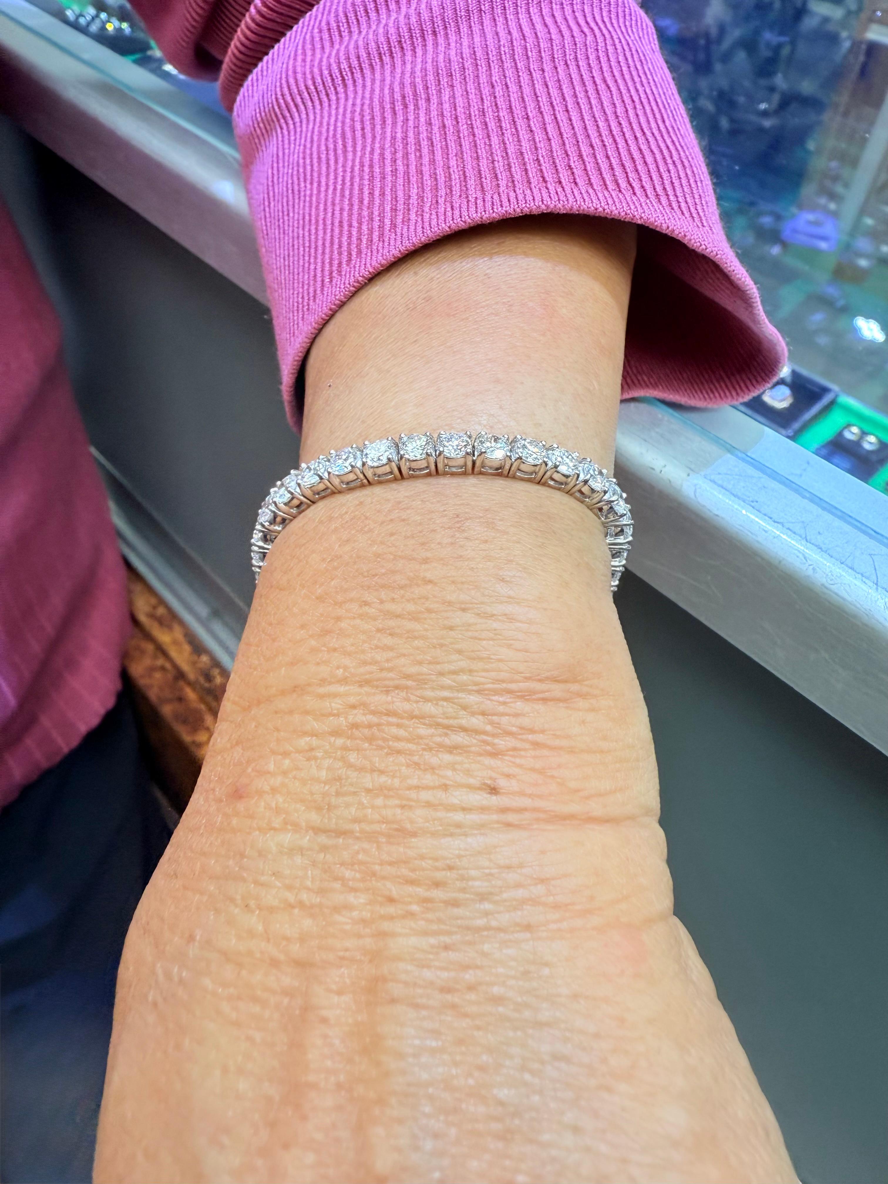 Cartier Diamond Platinum Tennis Bracelet 6 5/8” Long Contemporáneo en venta
