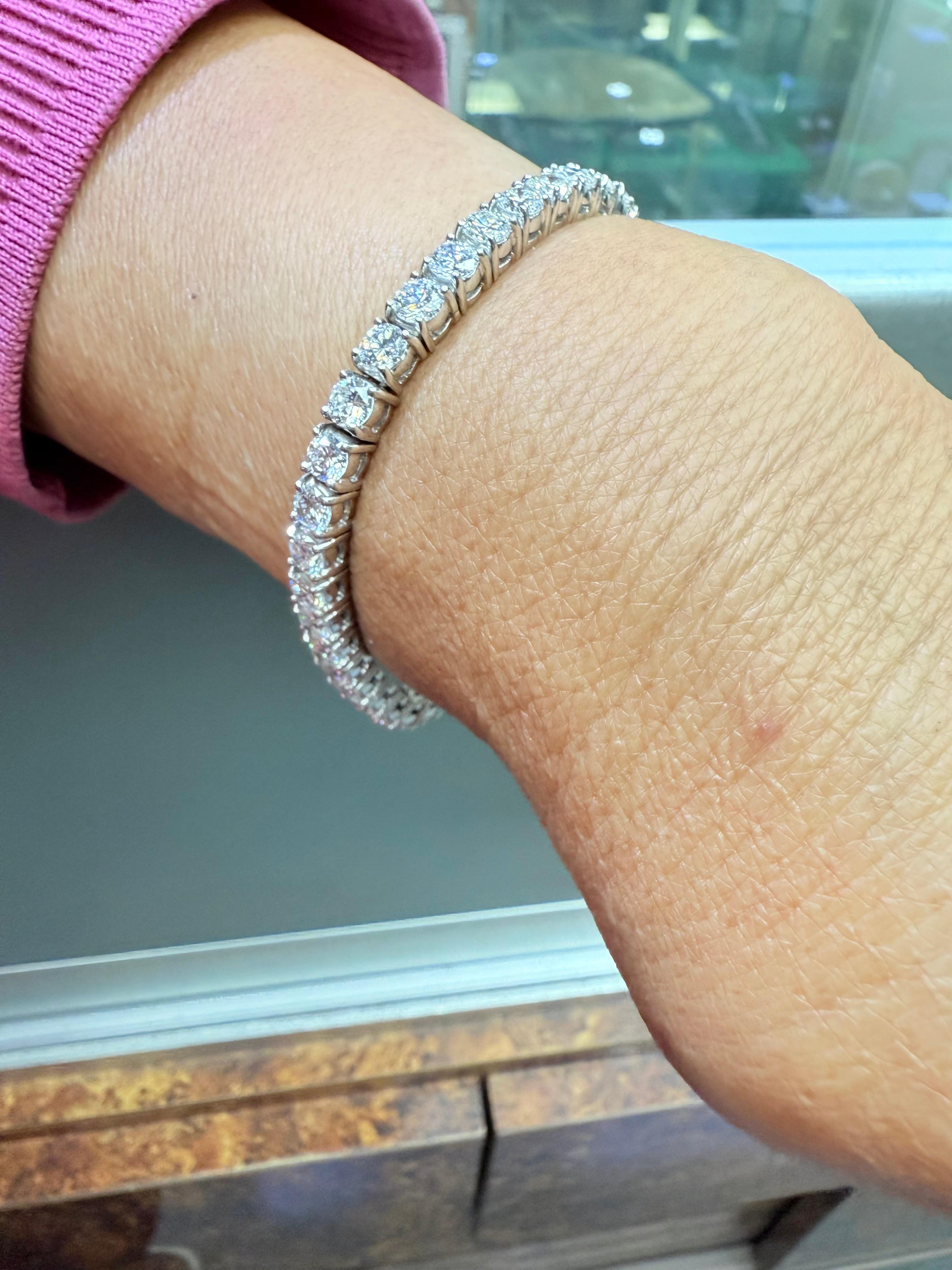 Cartier Diamond Platinum Tennis Bracelet 6 5/8” Long Corte redondo en venta