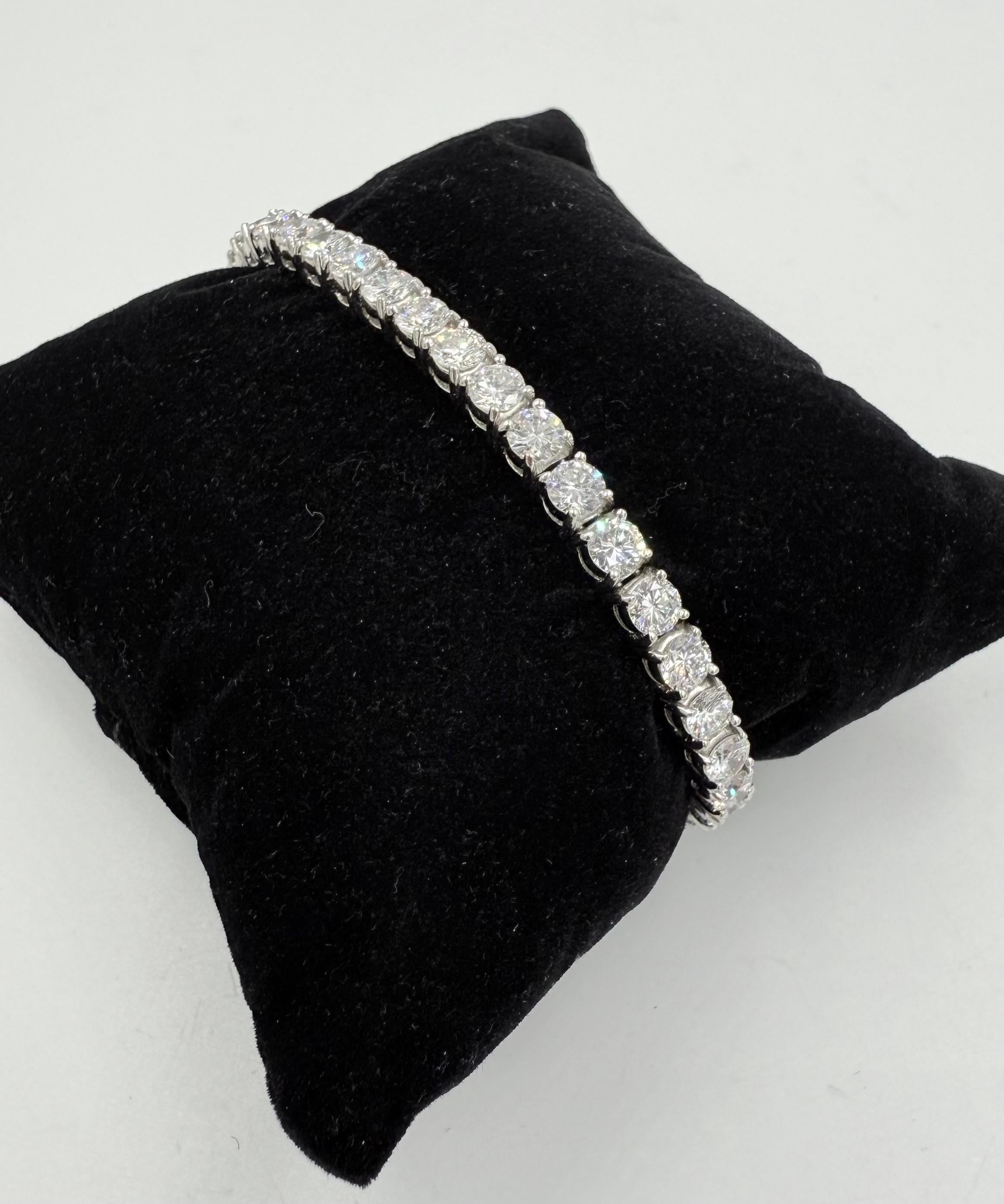 Cartier Diamond Platinum Tennis Bracelet 6 5/8” Long en venta 1
