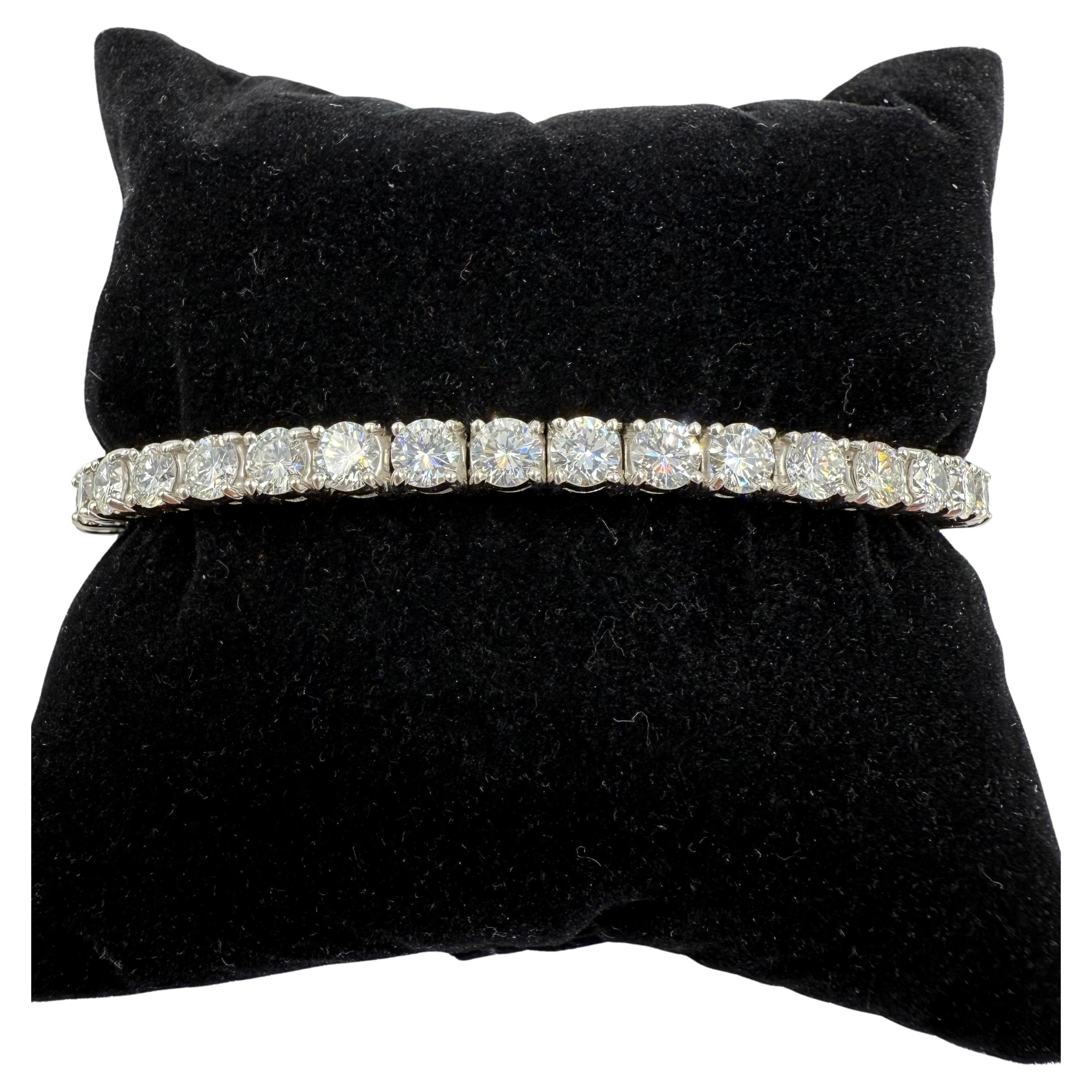 Cartier Diamond Platinum Tennis Bracelet 6 5/8” Long en venta