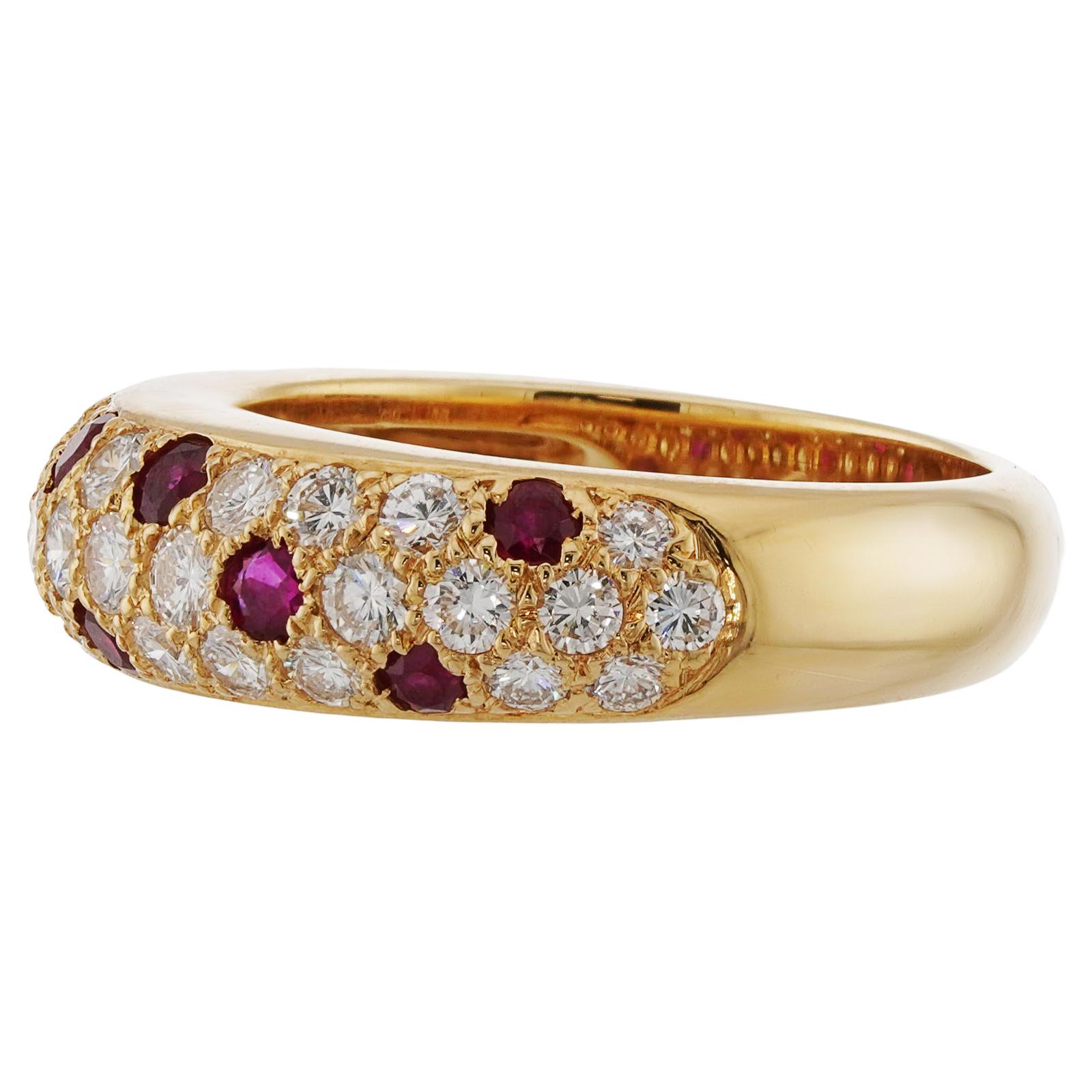 CARTIER Diamond Ruby 18k Yellow Gold Band Ring In Excellent Condition For Sale In New York, NY