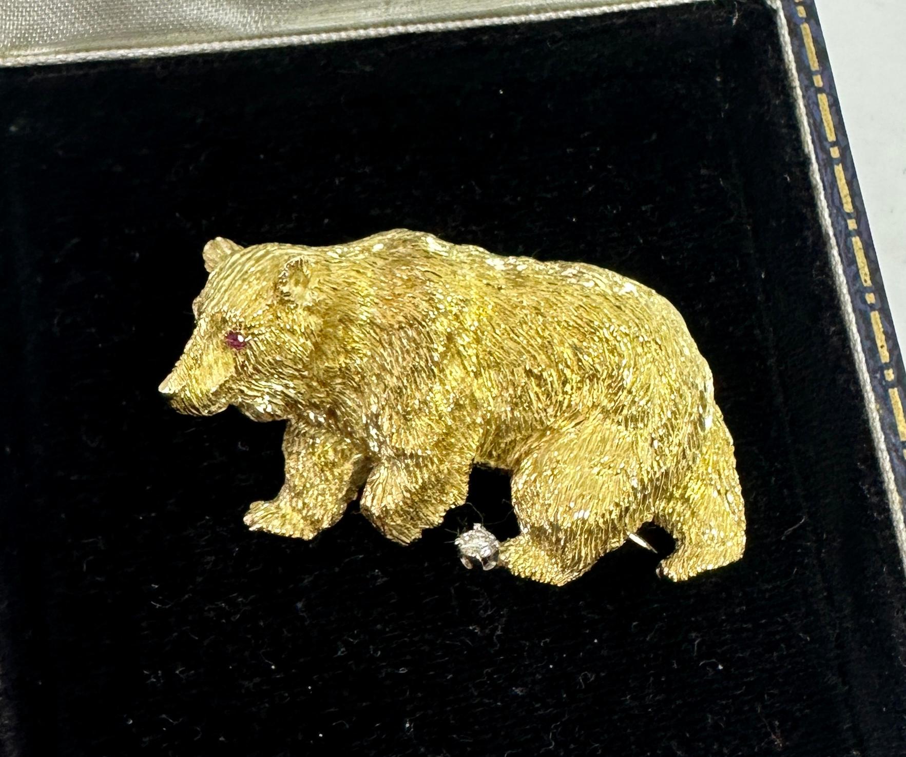 Femenino o masculino Alfiler Broche Oso Cartier Diamante Rubí Oro 18 Kilates Antiguo Firmado en venta