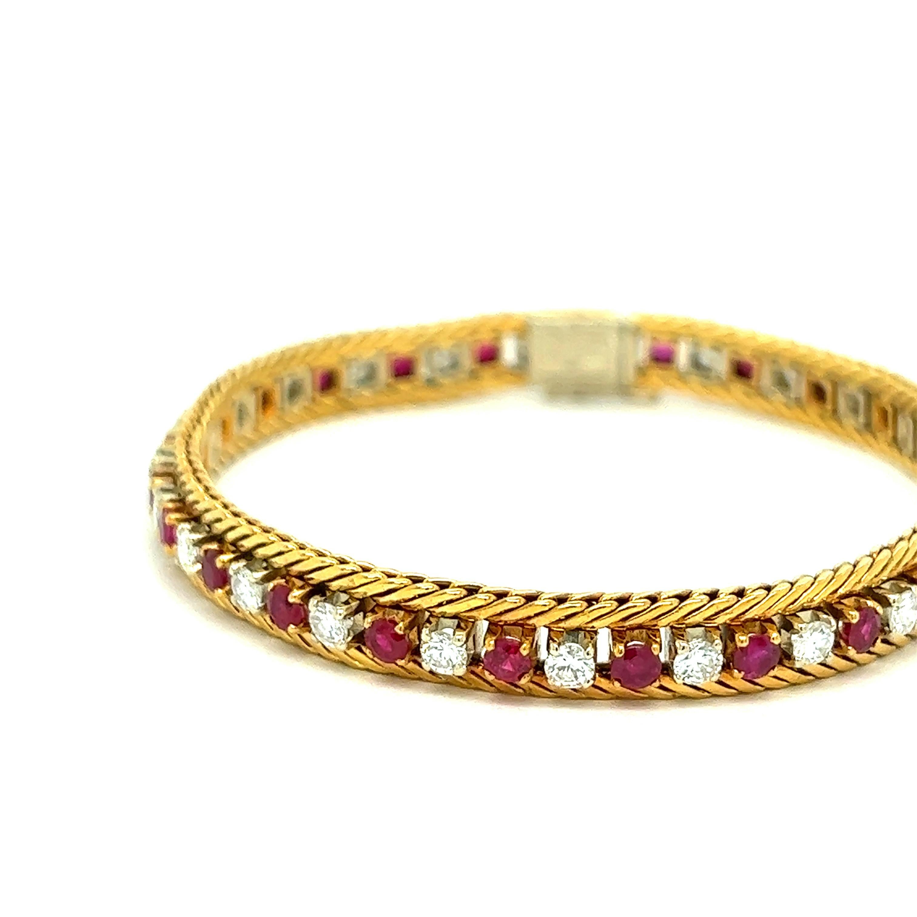 Taille ronde Cartier Bracelet ligne en diamants et rubis en vente