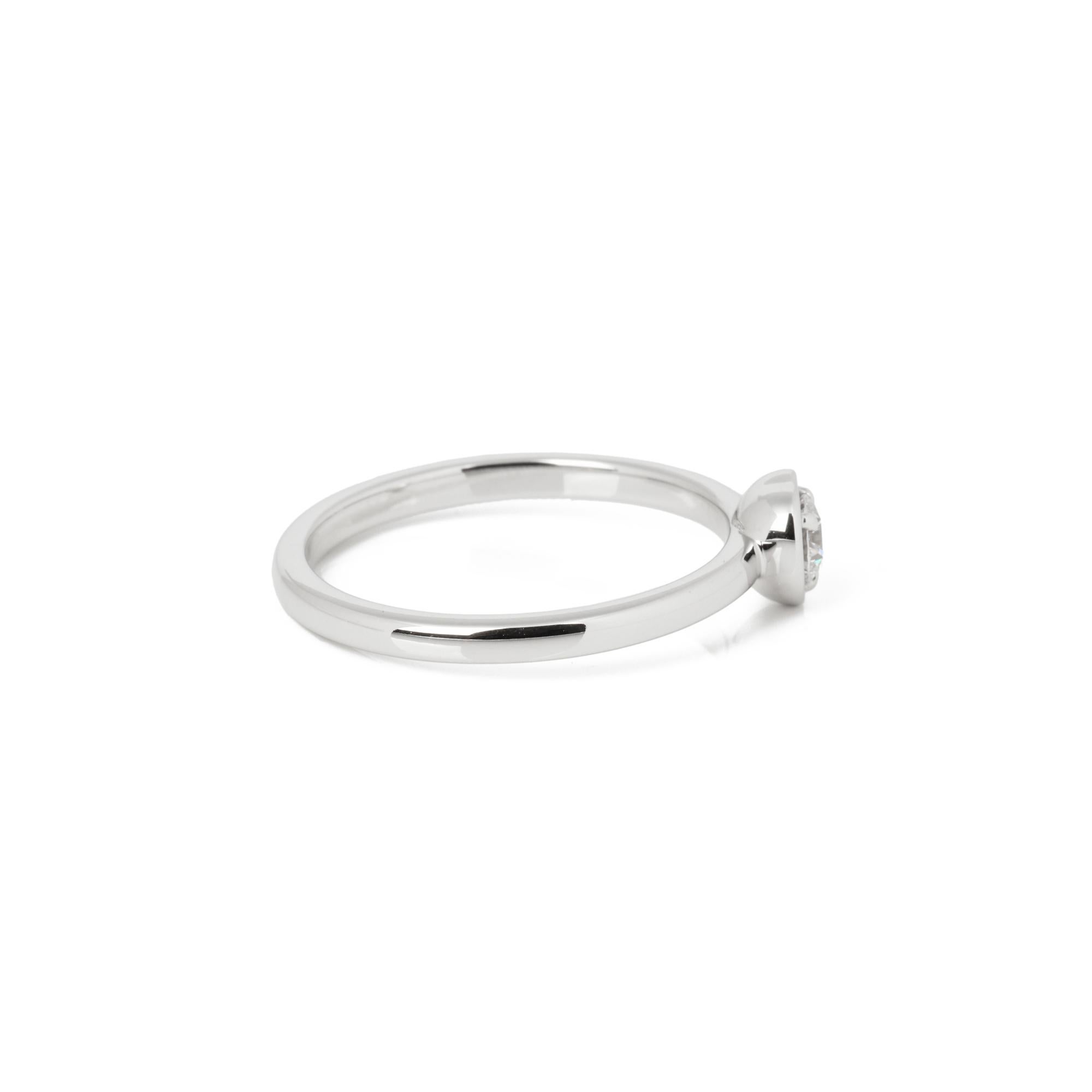 Cartier Diamond Solitaire 18ct White Gold Diamant Lègers Ring Corte redondo en venta