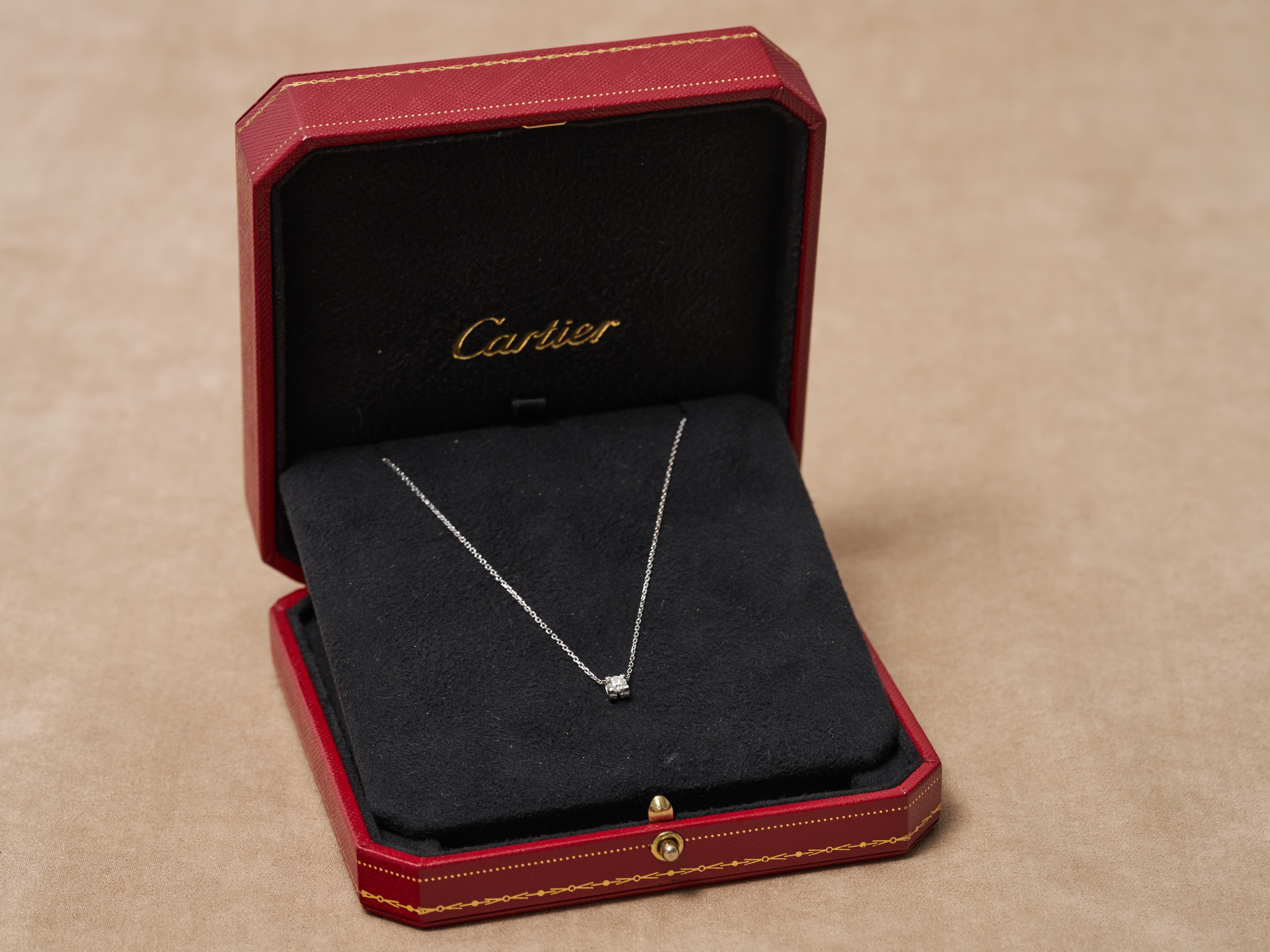 Cartier Collana con solitario di diamanti in oro bianco 18 carati C de Cartier con scatola RRP £4400 in vendita 5