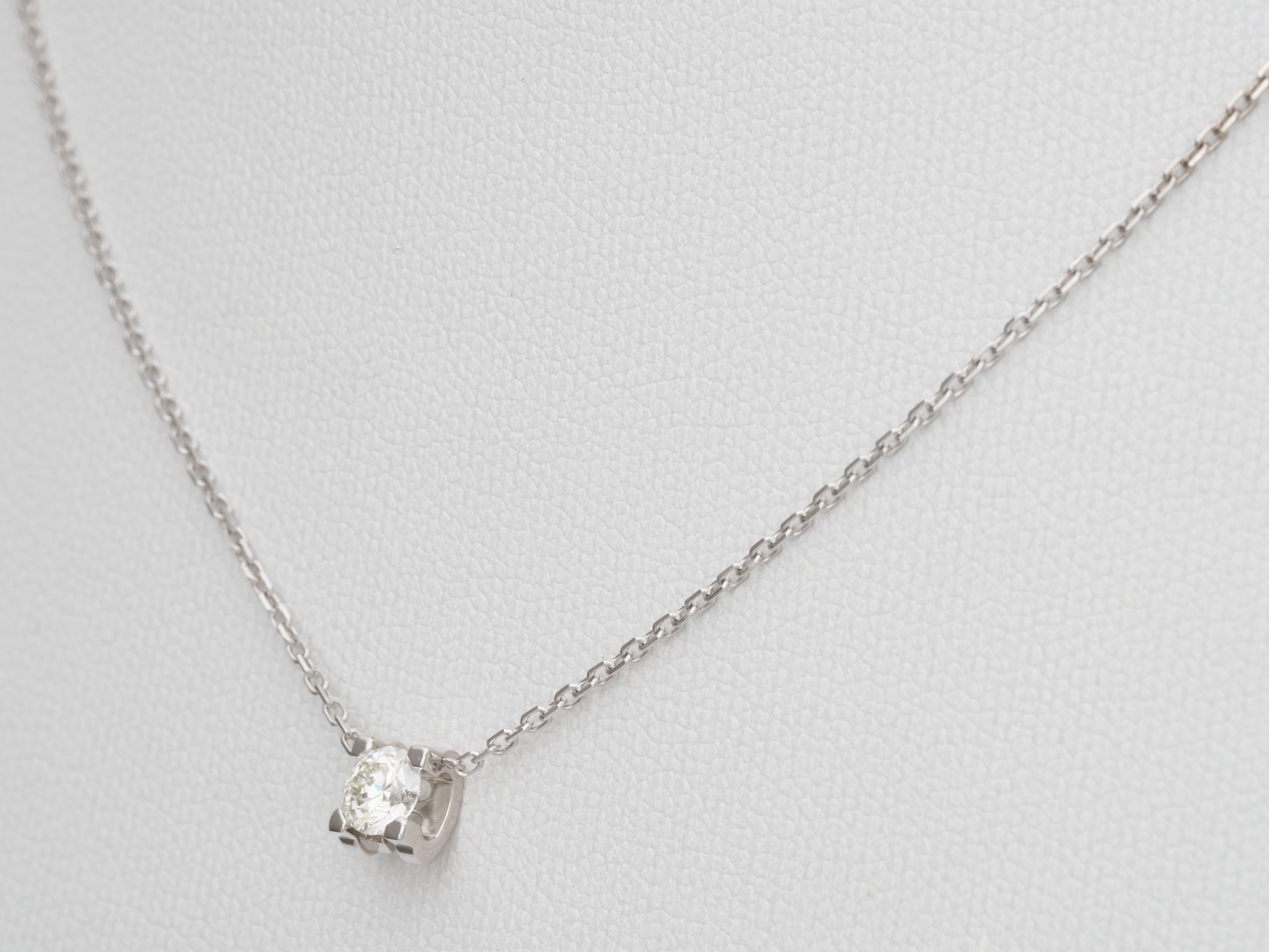 Taglio brillante Cartier Collana con solitario di diamanti in oro bianco 18 carati C de Cartier con scatola RRP £4400 in vendita