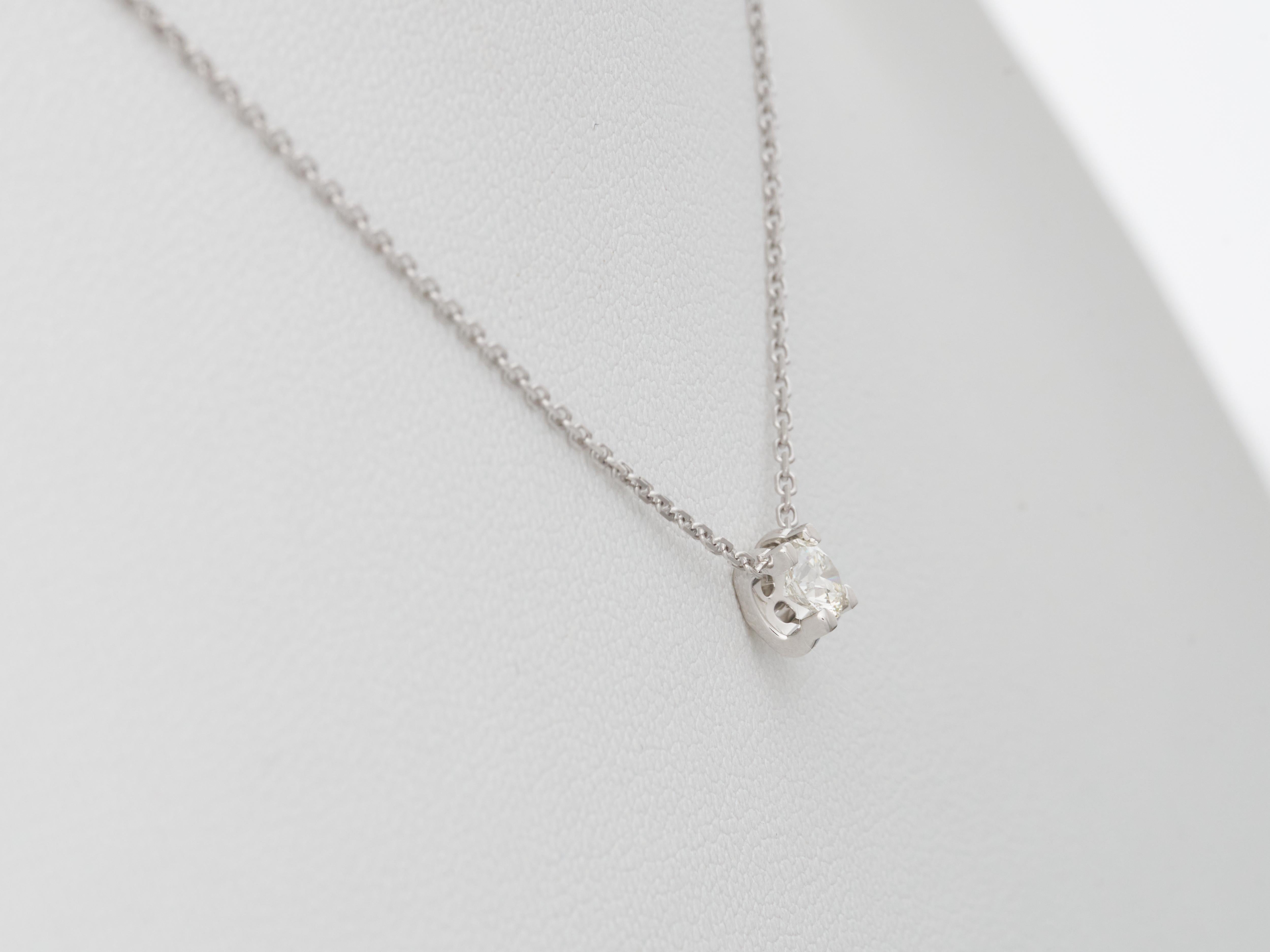 Cartier Collana con solitario di diamanti in oro bianco 18 carati C de Cartier con scatola RRP £4400 in vendita 1