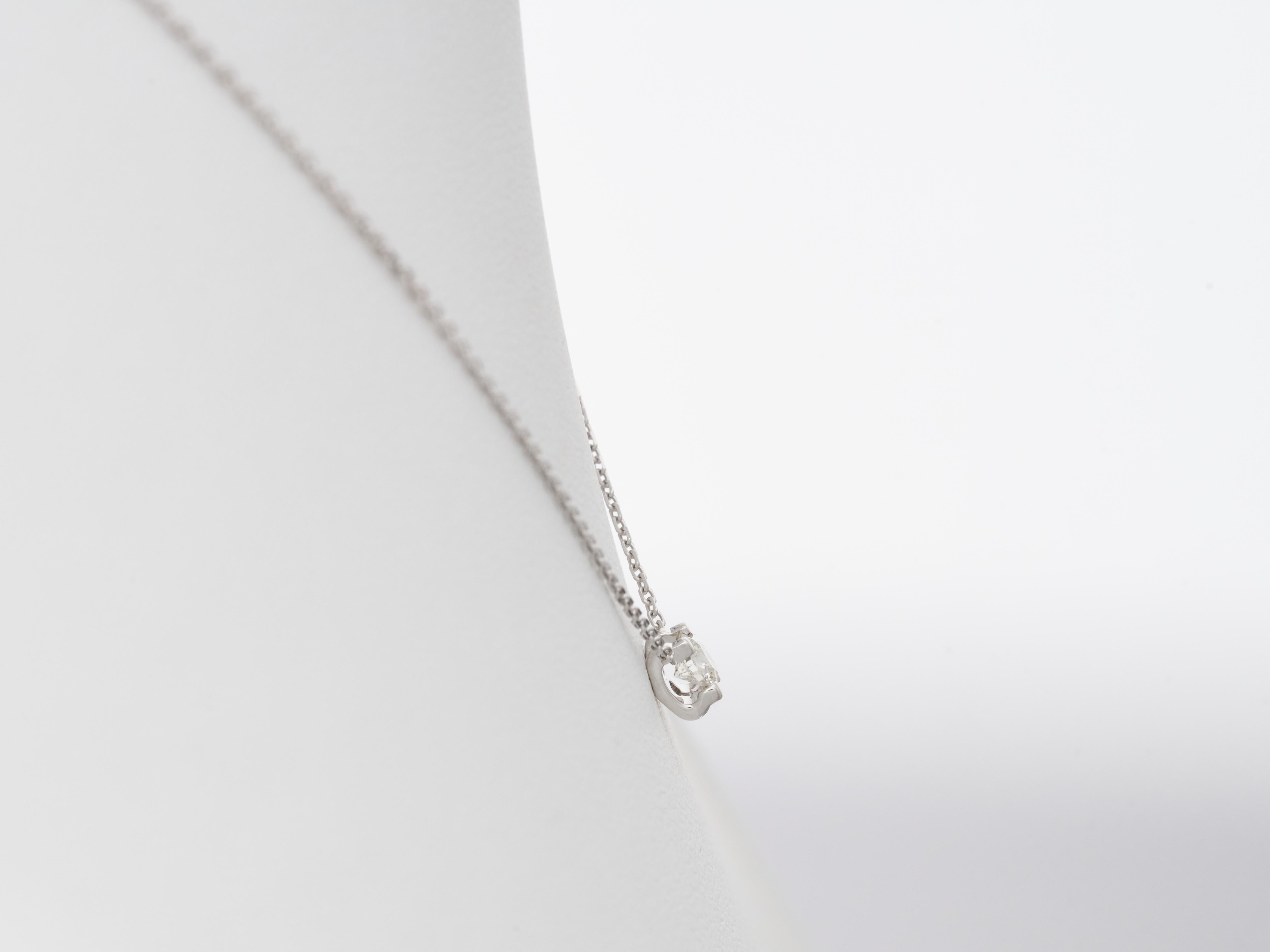 Cartier Collana con solitario di diamanti in oro bianco 18 carati C de Cartier con scatola RRP £4400 in vendita 2