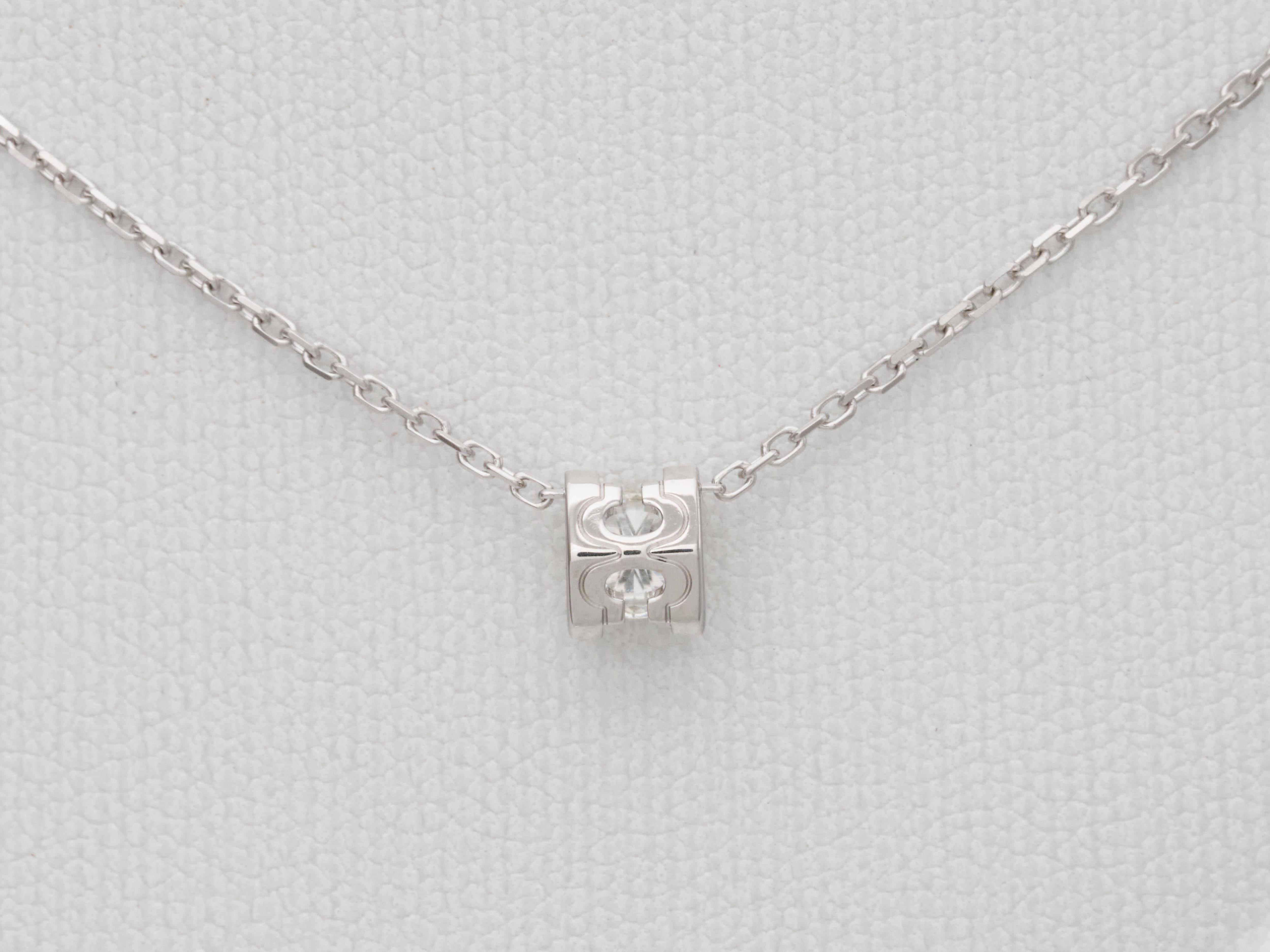 Cartier Collana con solitario di diamanti in oro bianco 18 carati C de Cartier con scatola RRP £4400 in vendita 3