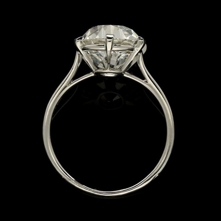 Cartier Diamond Solitaire Ring with a 6.06 Carat Old Mine Brilliant Cut Diamonds In Good Condition In London, GB