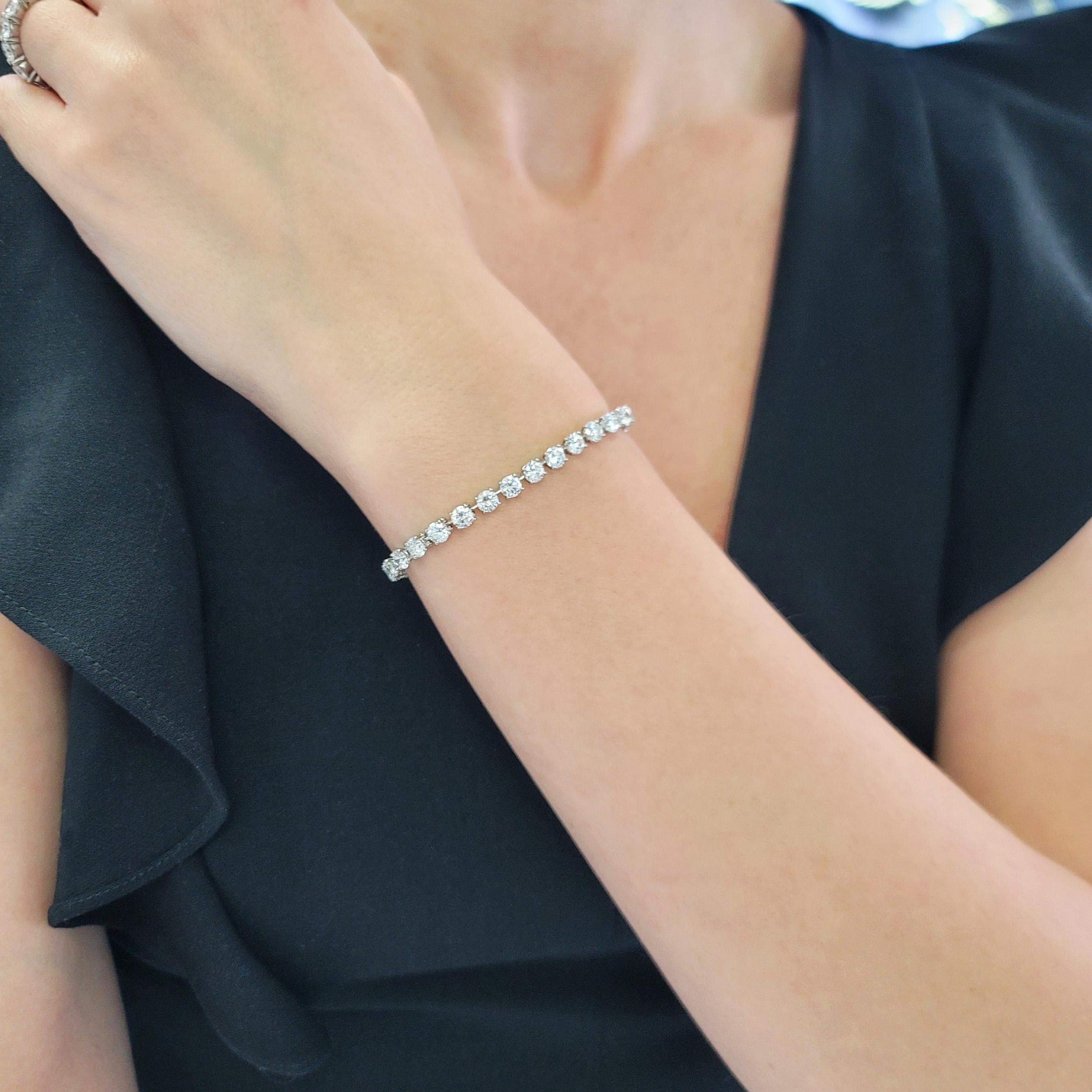 Cartier diamond tennis bracelet in platinum. The
bracelet consists of 31 round brilliant cut diamonds with total weight of approximately 10.00ct, clarity VS.
Crafted in platinum. Equipped with the box clasp and safety closure. Inscribed: Cartier,