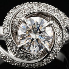Anillo «Trinity Ruban» de Cartier con diamantes y platino