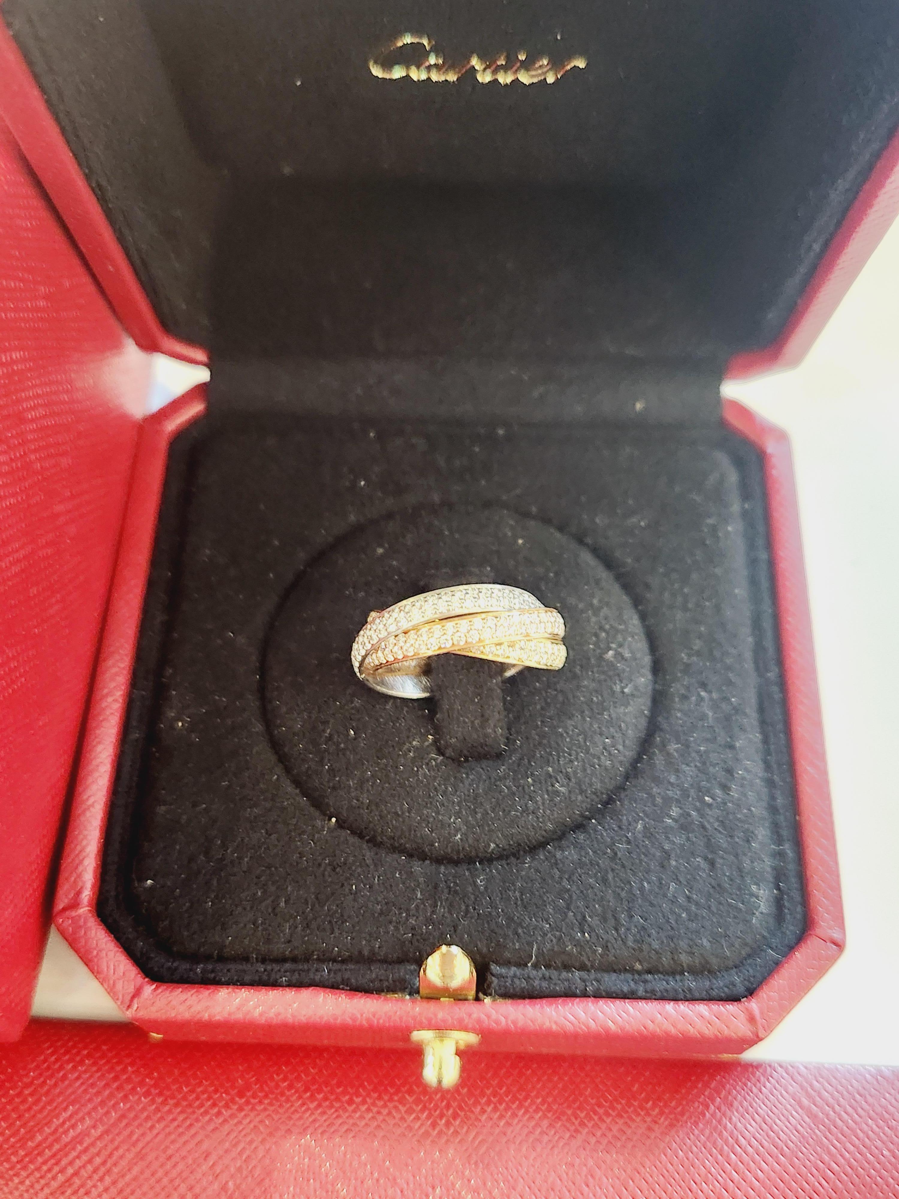 Cartier Diamant Trinity Kleiner Modell Tri-Color Goldring mit dreifarbigem Diamanten im Zustand „Hervorragend“ in New York, NY
