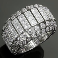 Anillo abombado de oro blanco con diamantes de Cartier