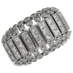 Anillo abombado de oro blanco con diamantes de Cartier