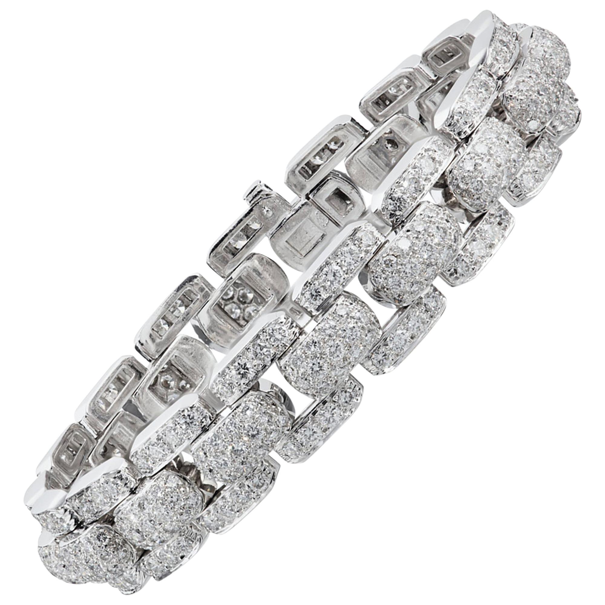 A beautiful bracelet decorated with diamonds and set in 18K white gold. Made by Cartier in France.
There are 442 round diamonds weighing 15.30 carats total. The diamonds are equivalent to F-G colors, VVS-VS clarity.
Weight of the bracelet is 42.36