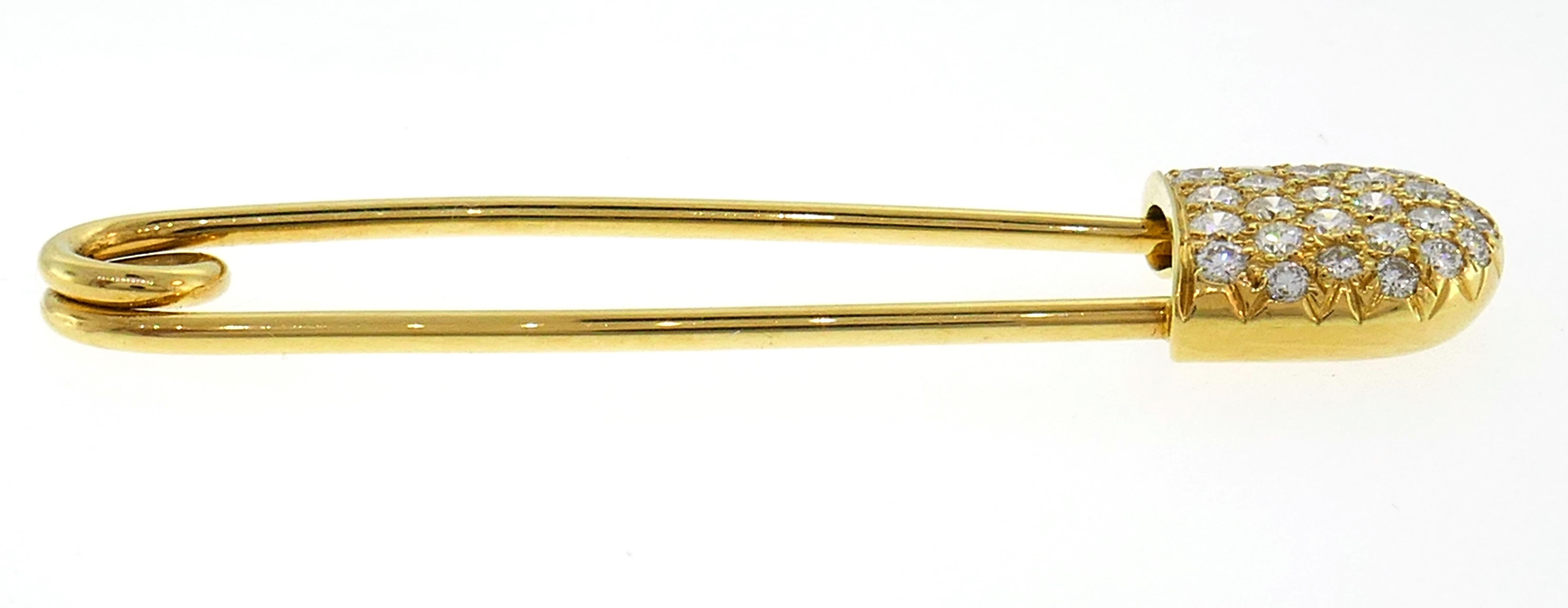 Chic safety pin created by Cartier in the 1980s. Stylish and wearable, the pin is a great addition to your jewelry collection. 
Made of 18 karat (stamped) yellow gold and set with thirty-one round brilliant cut diamonds (F-G color, VVS2 clarity,