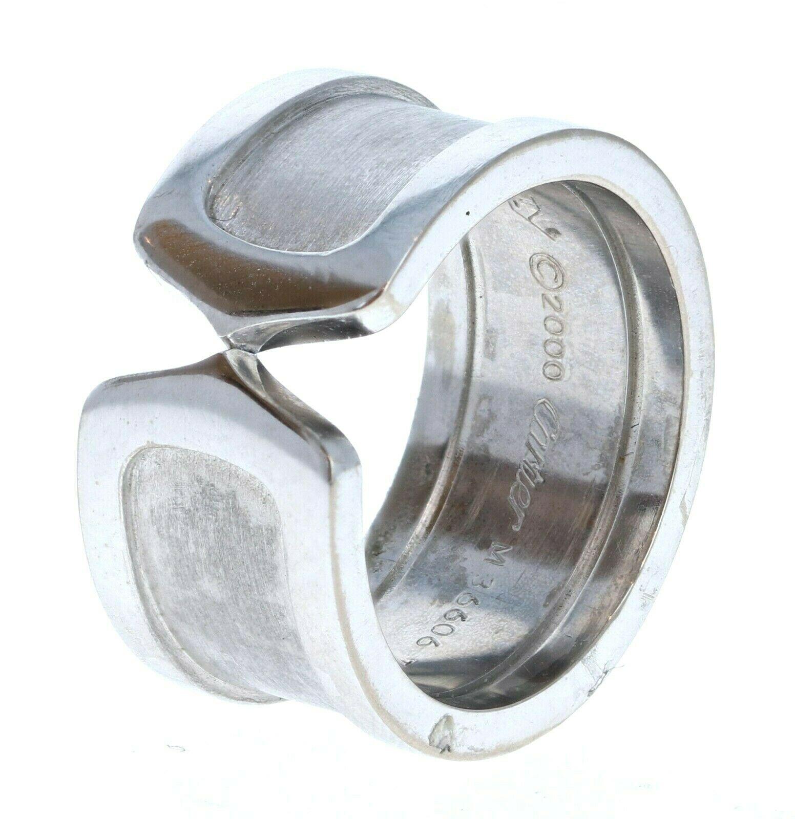 Cartier Double C 18K White Gold Ring 9.8MM Size 50 

For sale is a 18K white gold Cartier Double C Ring 
The ring is a size a EU 50 / US 5.25
 Perfect worn day or night.
 Get this stunning ring now!



Metal: 18k white Gold
     
Hallmark: Cartier