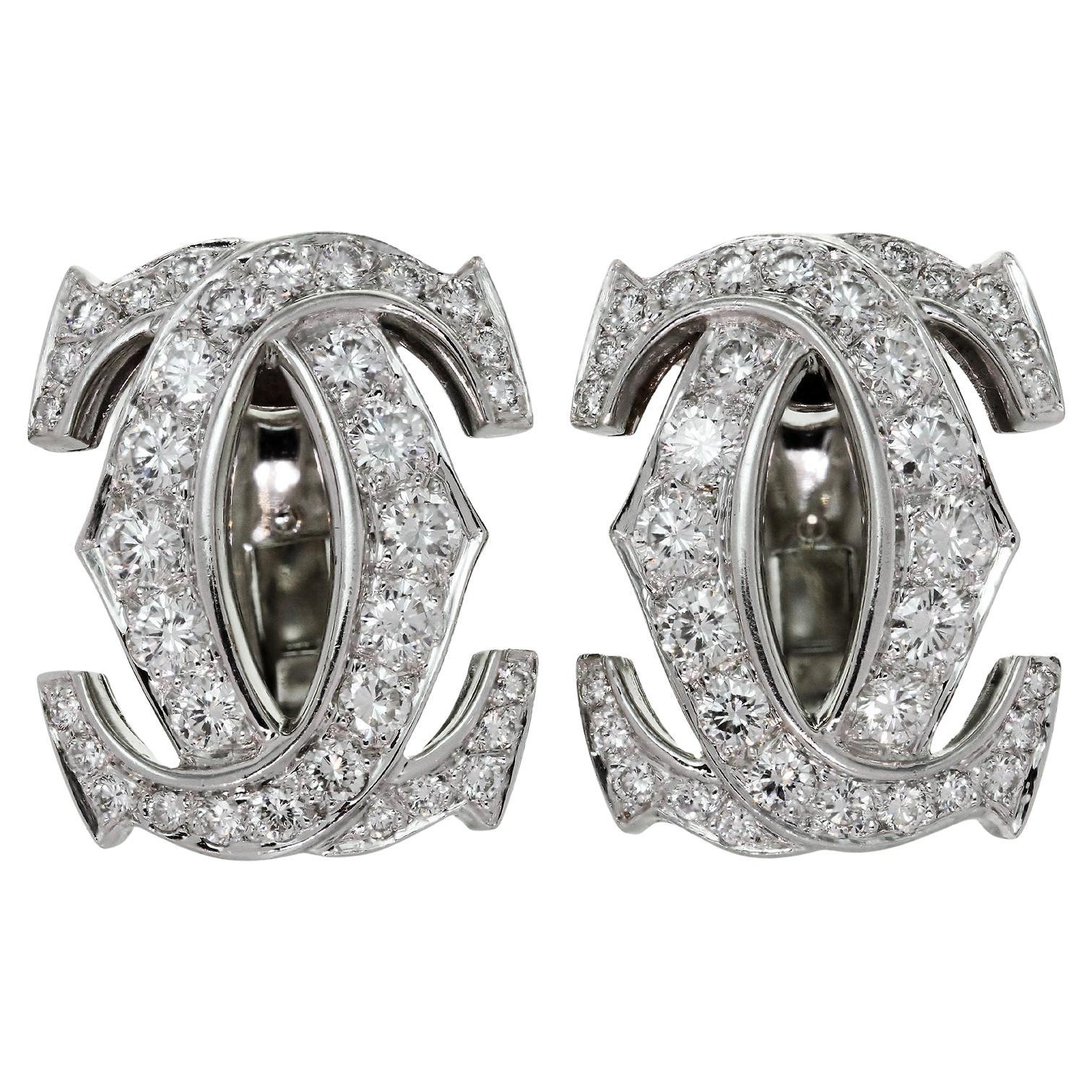 Boucles d'oreilles CARTIER en or blanc avec double C de diamants, grand modèle