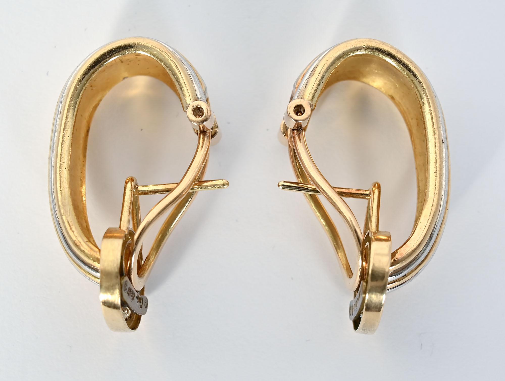 Cartier Doppel-C-Ohrringe mit Diamanten (Zeitgenössisch) im Angebot