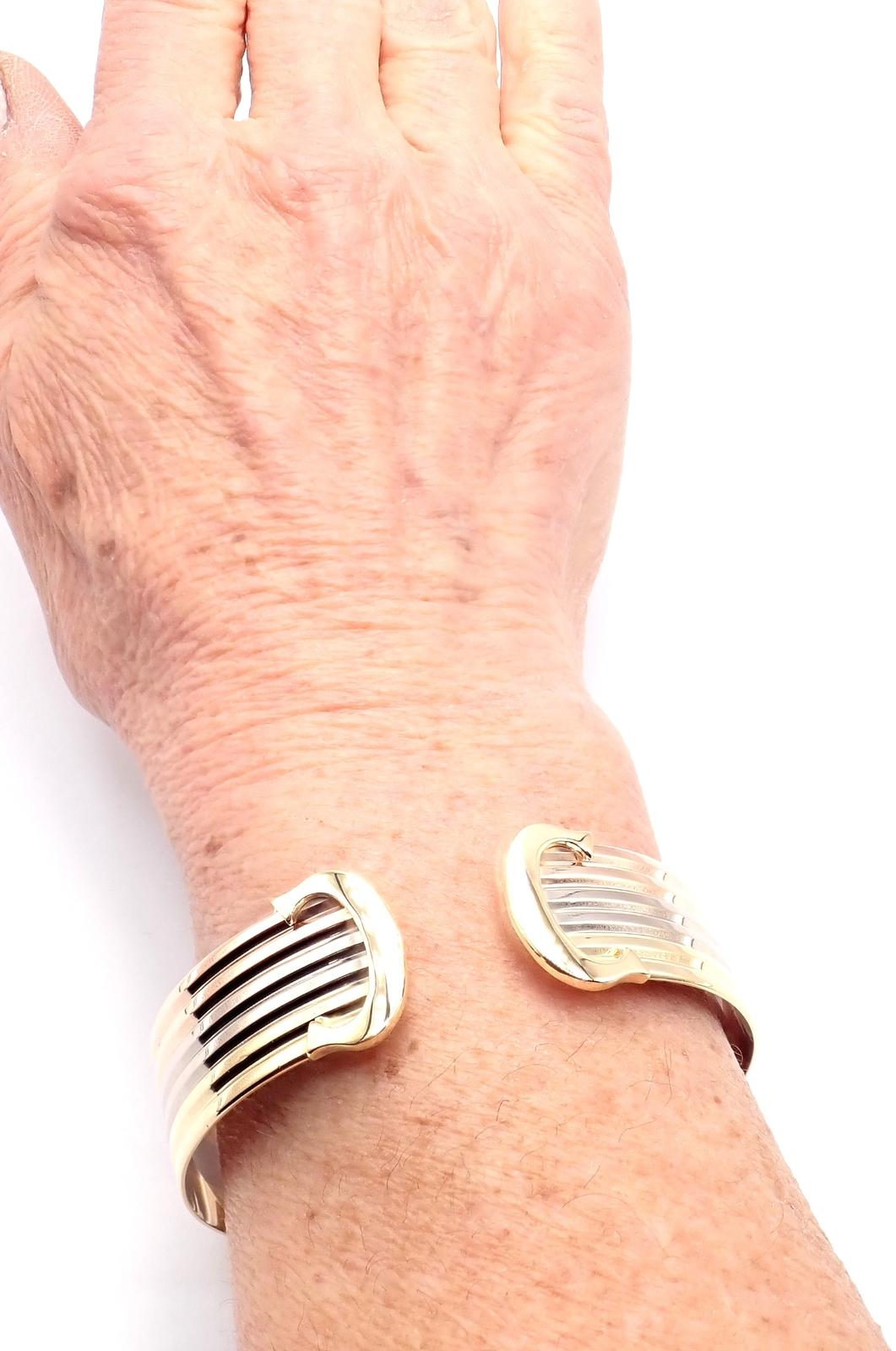 Pulsera brazalete trinitaria doble C tricolor de oro Cartier en venta 1