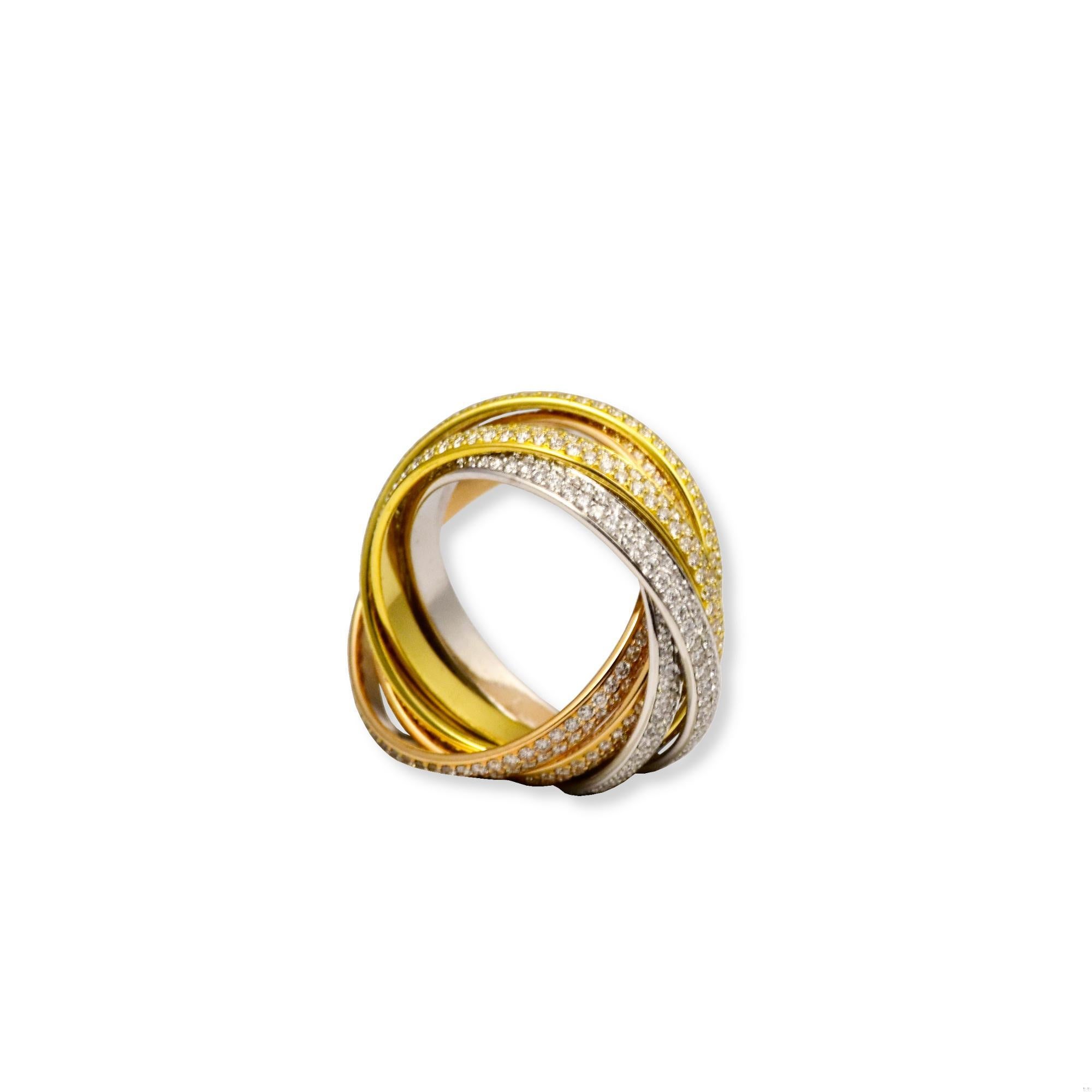 L'anello Cartier Trinity in oro 18k a sei fasce con pavé simboleggia amore, fedeltà e amicizia. Questo squisito pezzo della Collection'S è una testimonianza senza tempo di uno dei momenti più memorabili della vita. L'opera combina oro giallo, rosa e