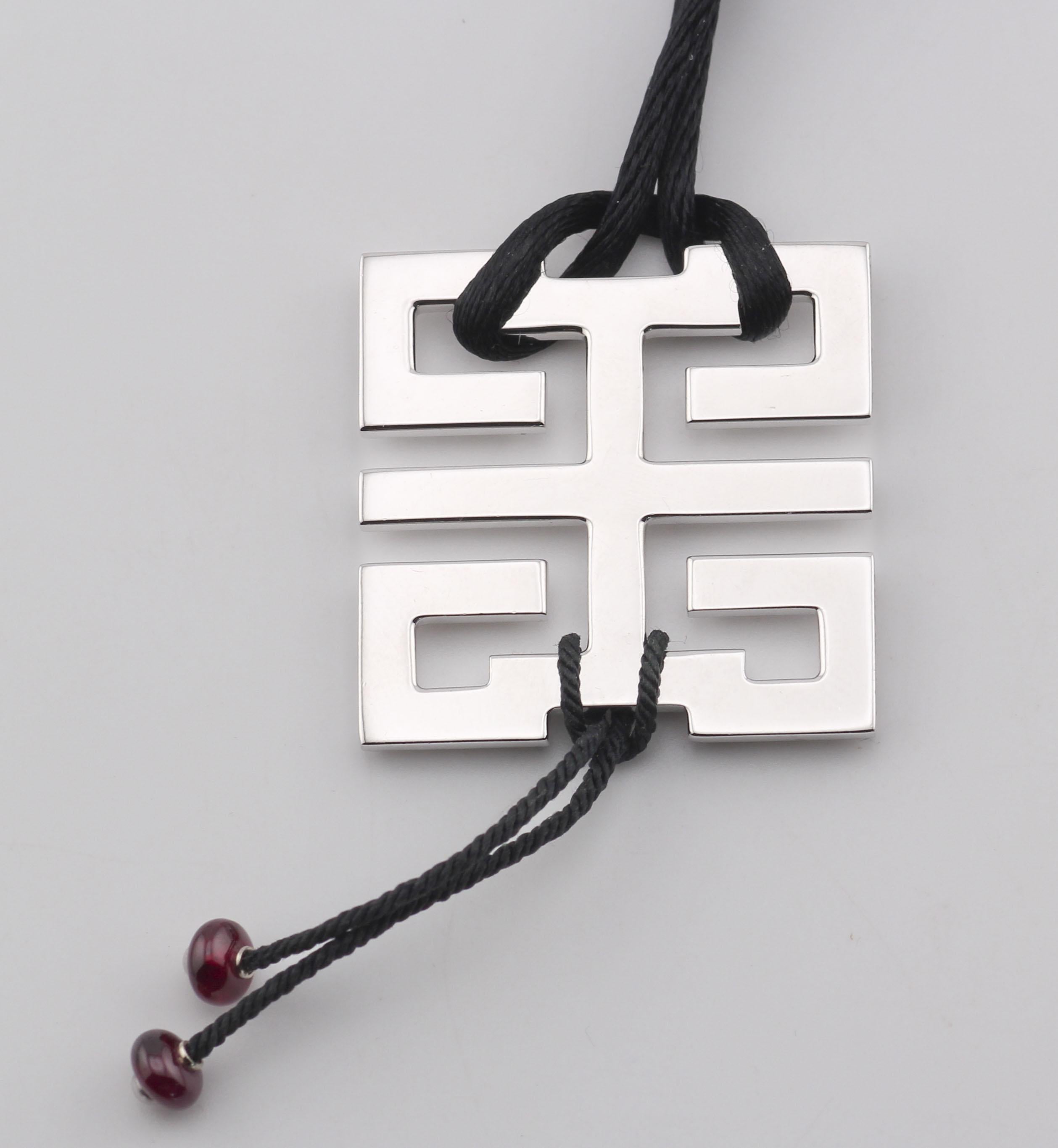 Collier de satin en or blanc 18 carats Dragon Wish Knot Ruby Excellent état - En vente à Simpsonville, SC