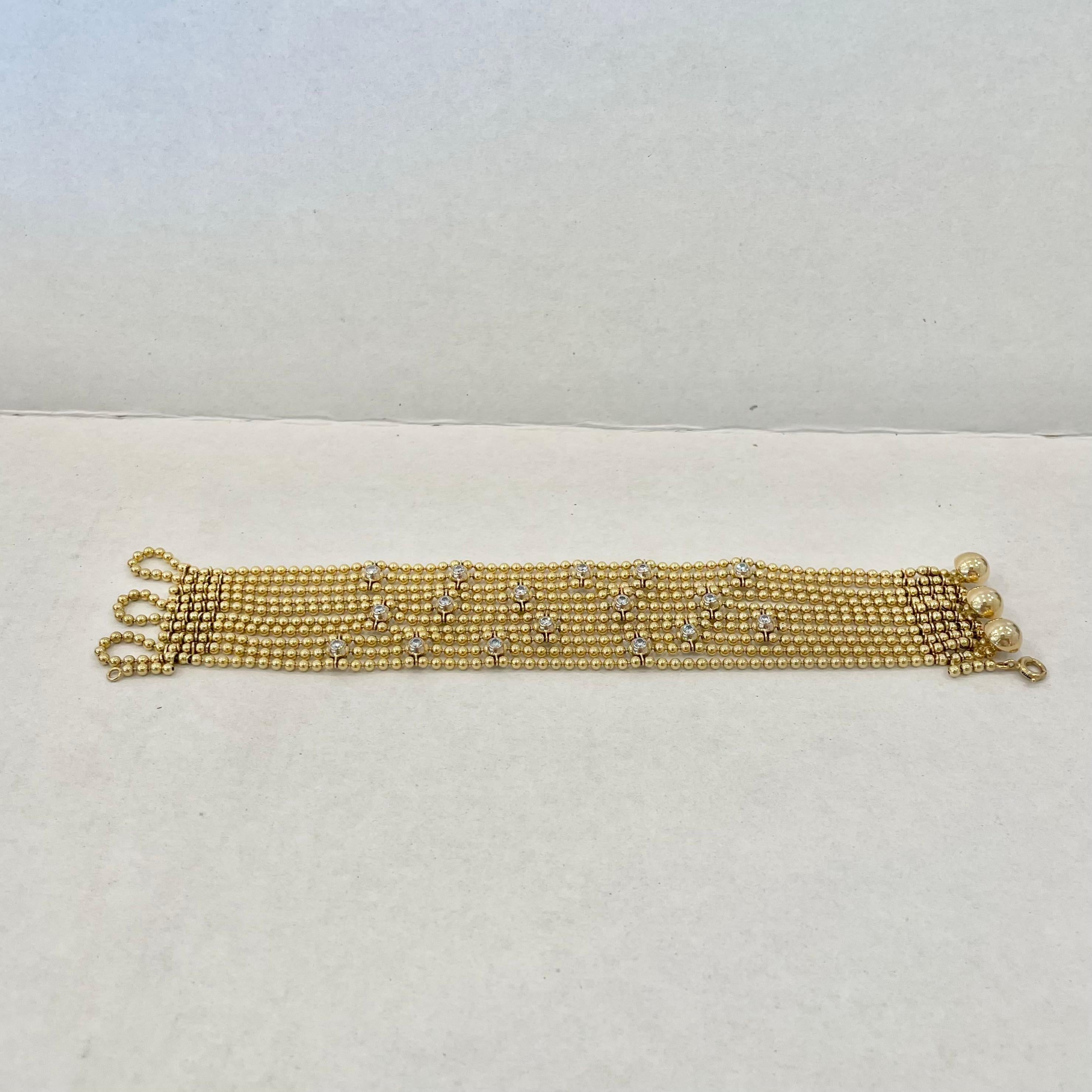 Cartier-Armband aus Gold und Diamanten aus der Collection Draperie de Décolleté. Dieses atemberaubende Design ist von den 1930er Jahren inspiriert und wurde 1999 hergestellt. Die 10 2 mm breiten Perlenstränge dieses Cartier Armbands sind jeweils aus
