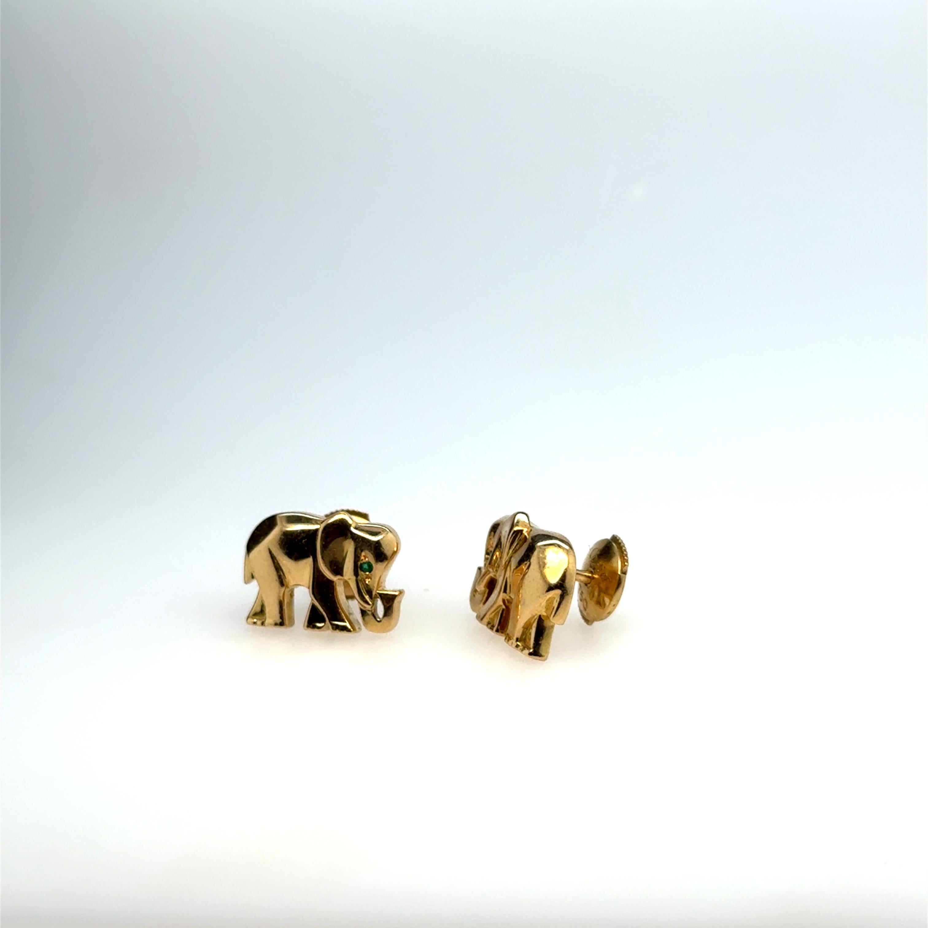 Taille brillant Cartier, boucles d'oreilles éléphant en or jaune 18 carats et émeraude