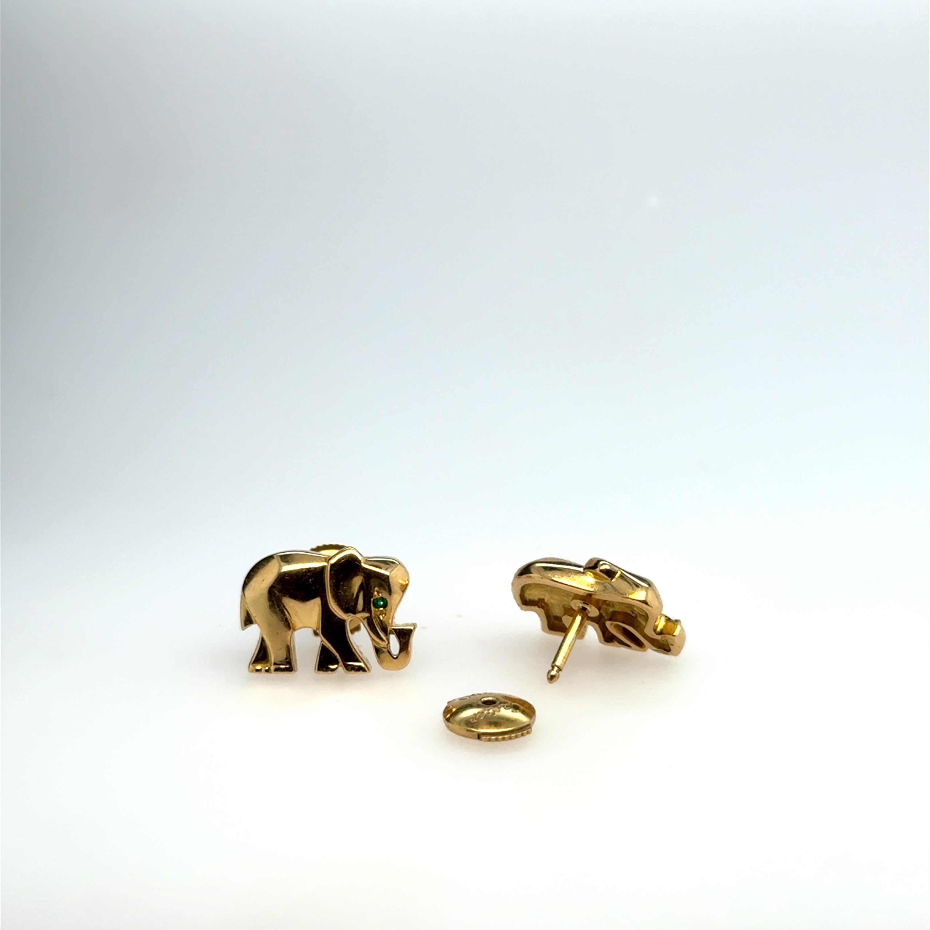 Cartier, boucles d'oreilles éléphant en or jaune 18 carats et émeraude Excellent état à Vannes, FR