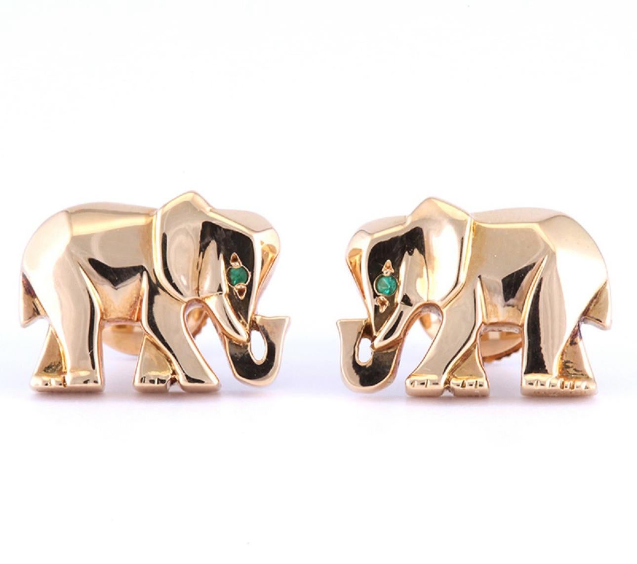 Cartier, boucles d'oreilles éléphant en or jaune 18 carats et émeraude 1