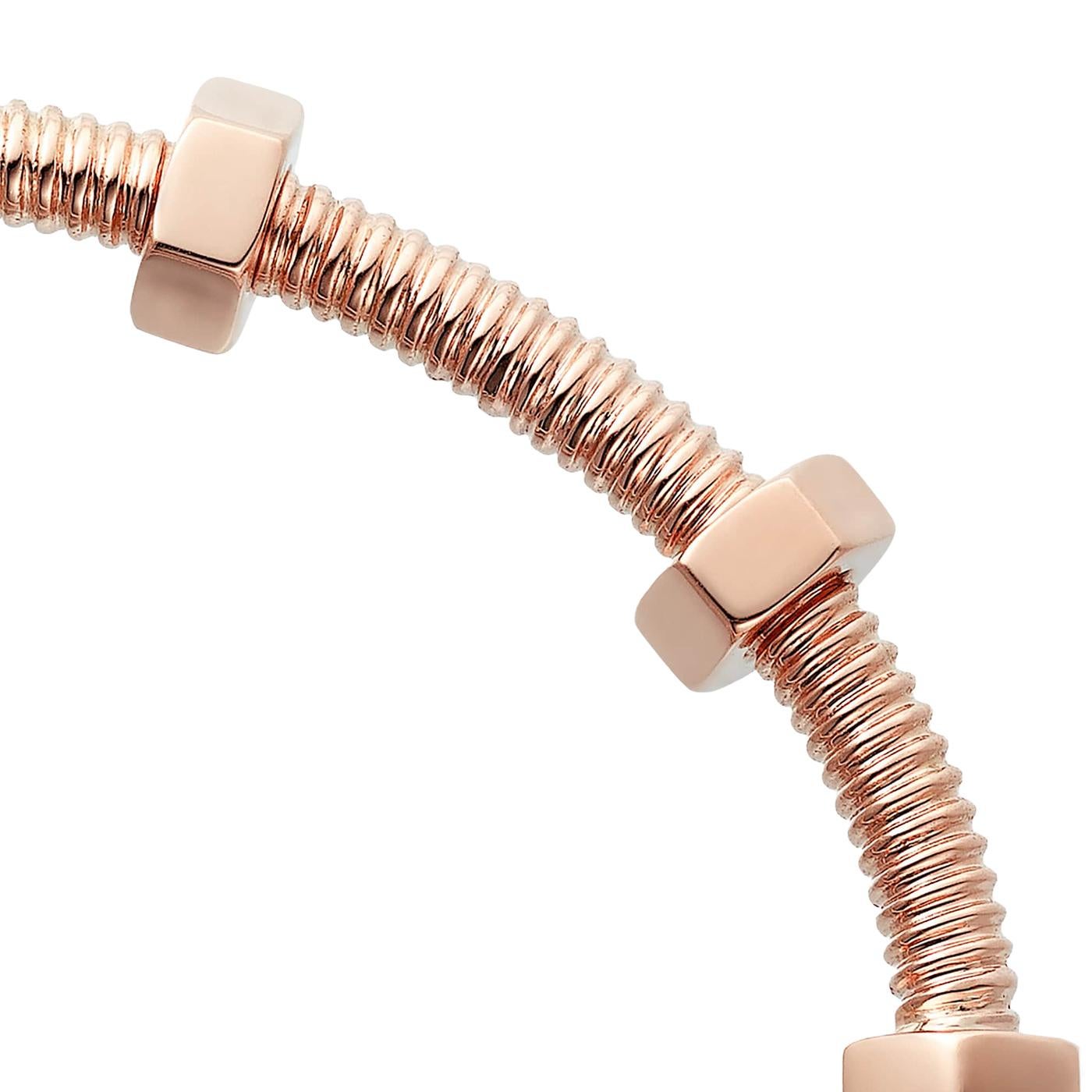 Una transformación de lo ordinario en extraordinario: la nueva colección Écrou de Cartier. Un nuevo y audaz diseño, Écrou de Cartier encarna un estilo atrevido y sin límites. Contundente y exquisito al mismo tiempo, constituye una llamativa