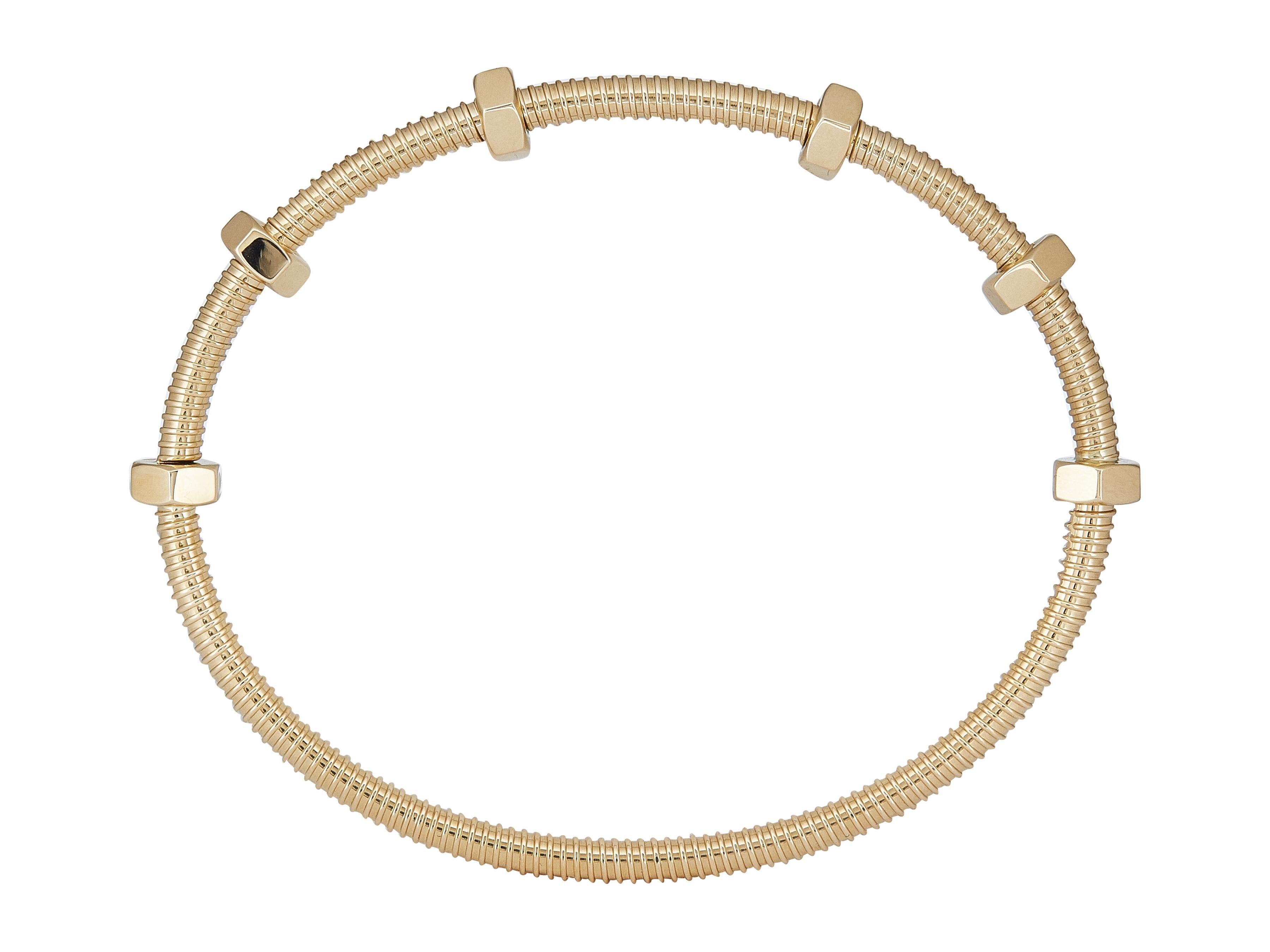 Der Armreif: Ein Cartier Écrou de Cartier-Armband mit Armspange. Dieses Armband ist aus achtzehnkarätigem Gelbgold gefertigt. Es ist eine Größe 19.

Mehr über die Collection'S: Ein zeitloses Stück, das Luxus mit industriellen Motiven verbindet.