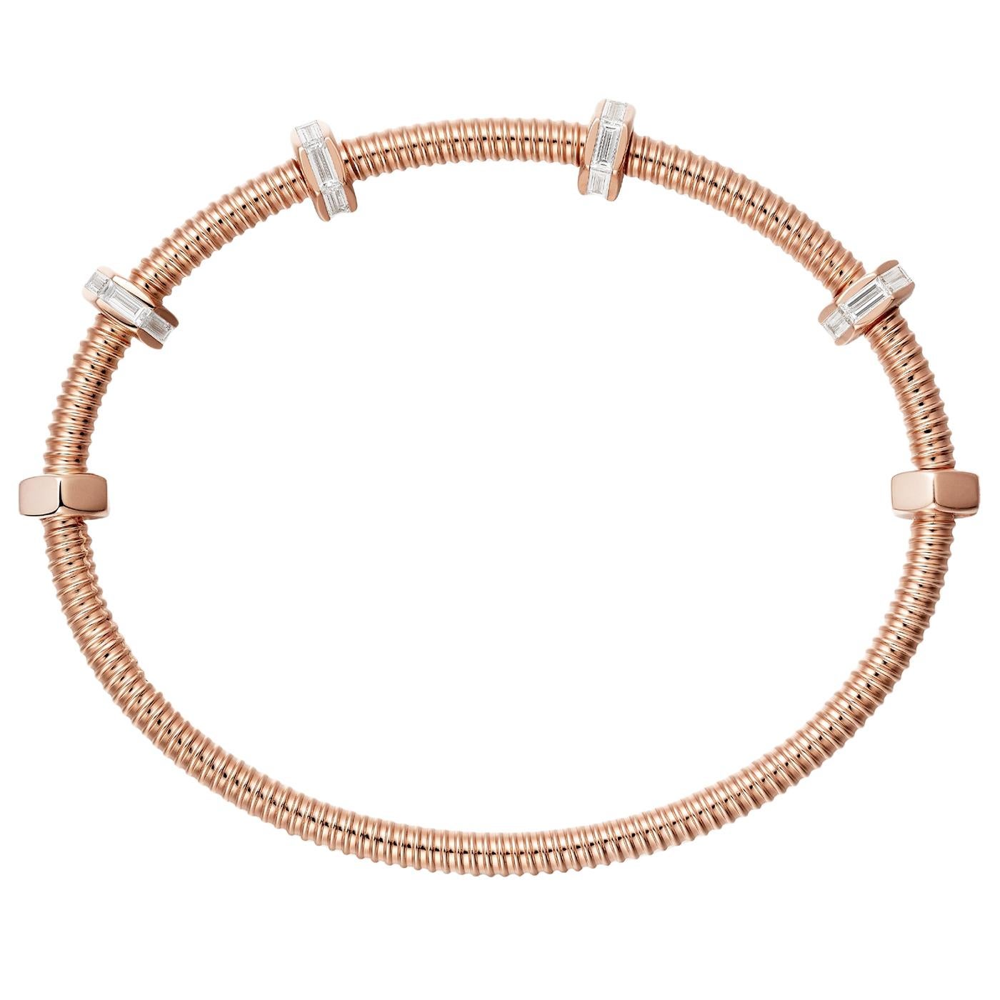 Une transformation de l'ordinaire en extraordinaire : la nouvelle collection Écrou de Cartier. Nouveau design audacieux, Écrou de Cartier incarne l'audace et le style sans limite. À la fois énergique et exquise, elle constitue une déclaration de
